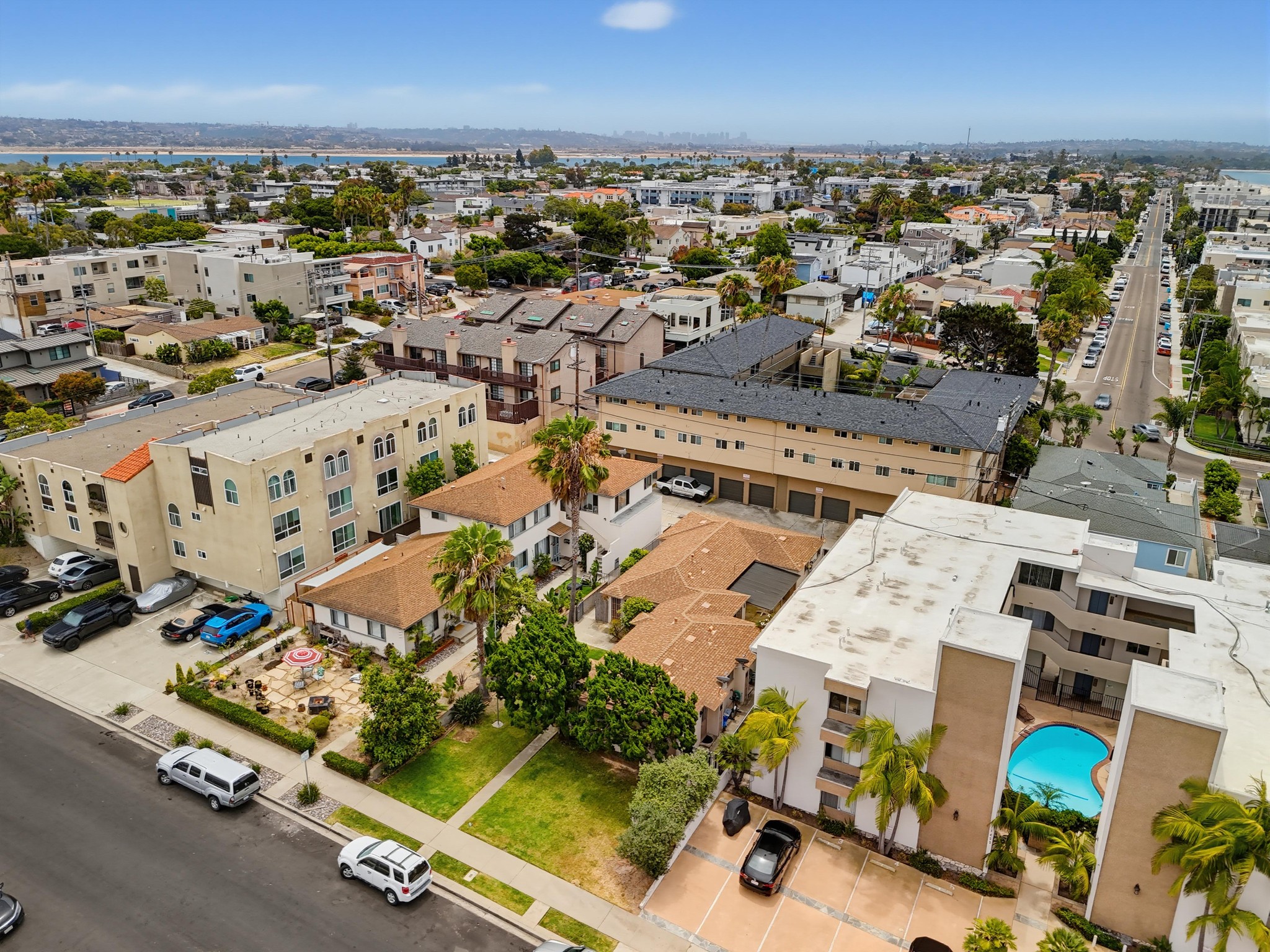 Virtual tour photo 30 of 34 for 1449-53 Oliver Ave