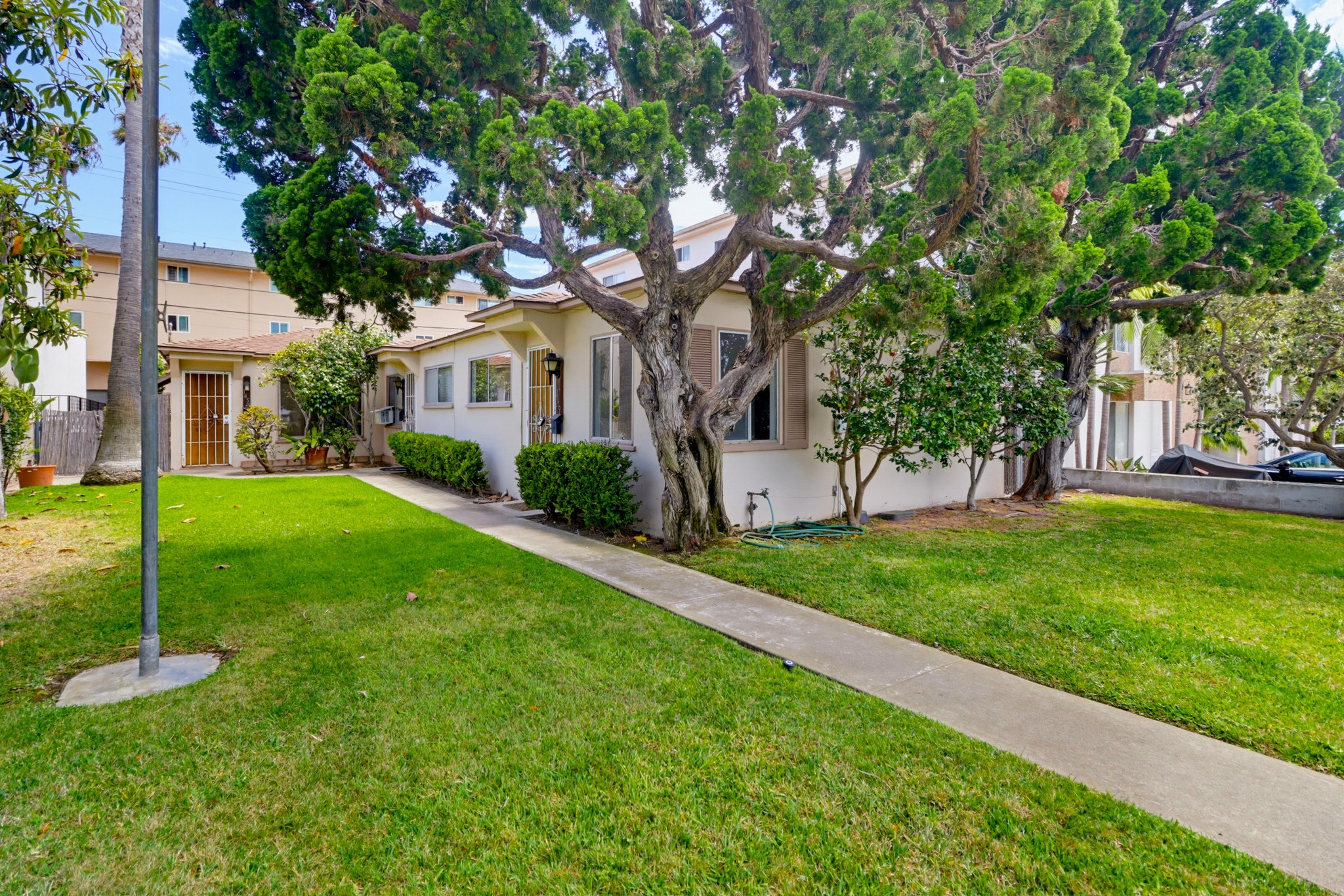 Virtual tour photo 3 of 49 for 1449-53 Oliver Ave