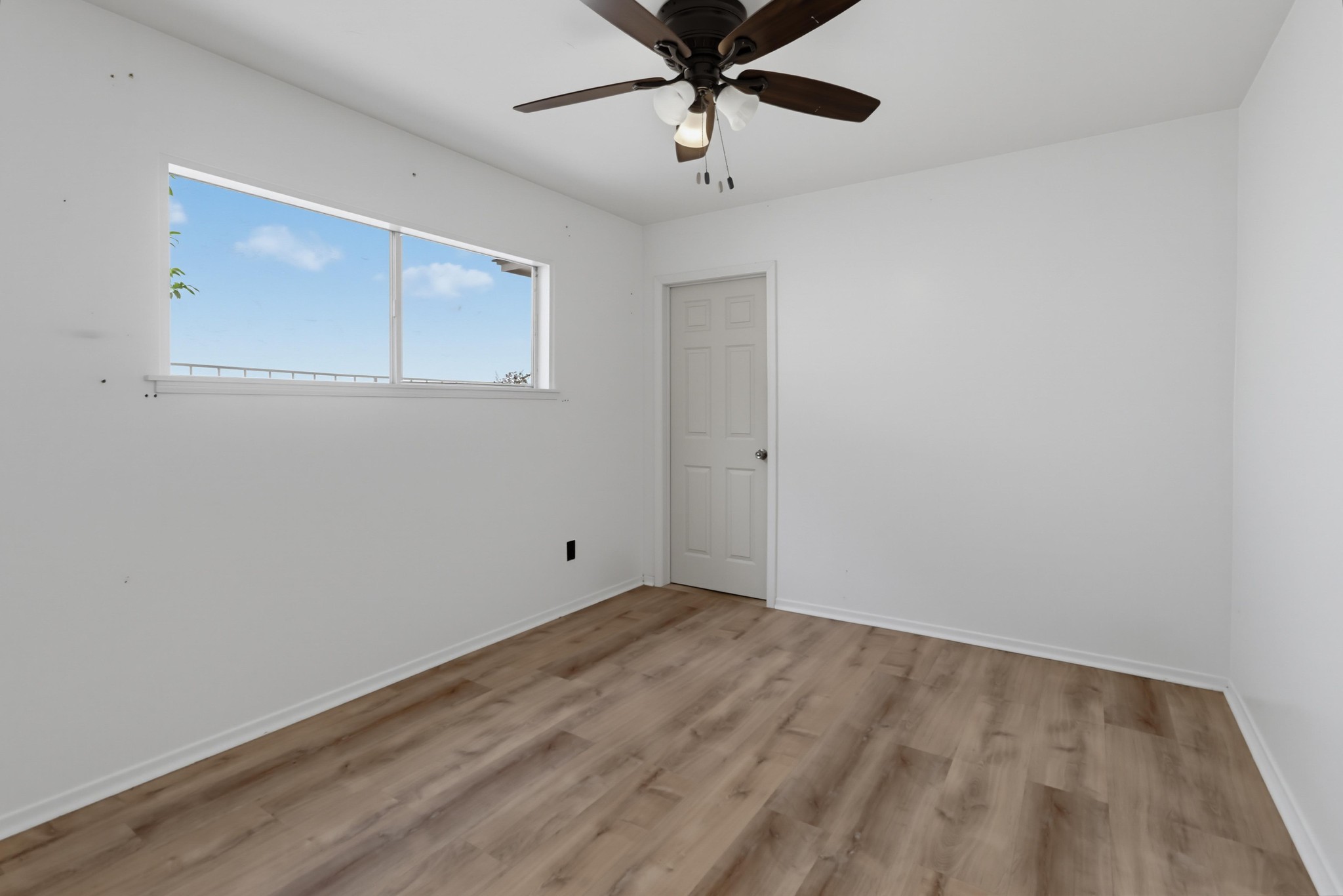 Virtual tour photo 31 of 49 for 1449-53 Oliver Ave