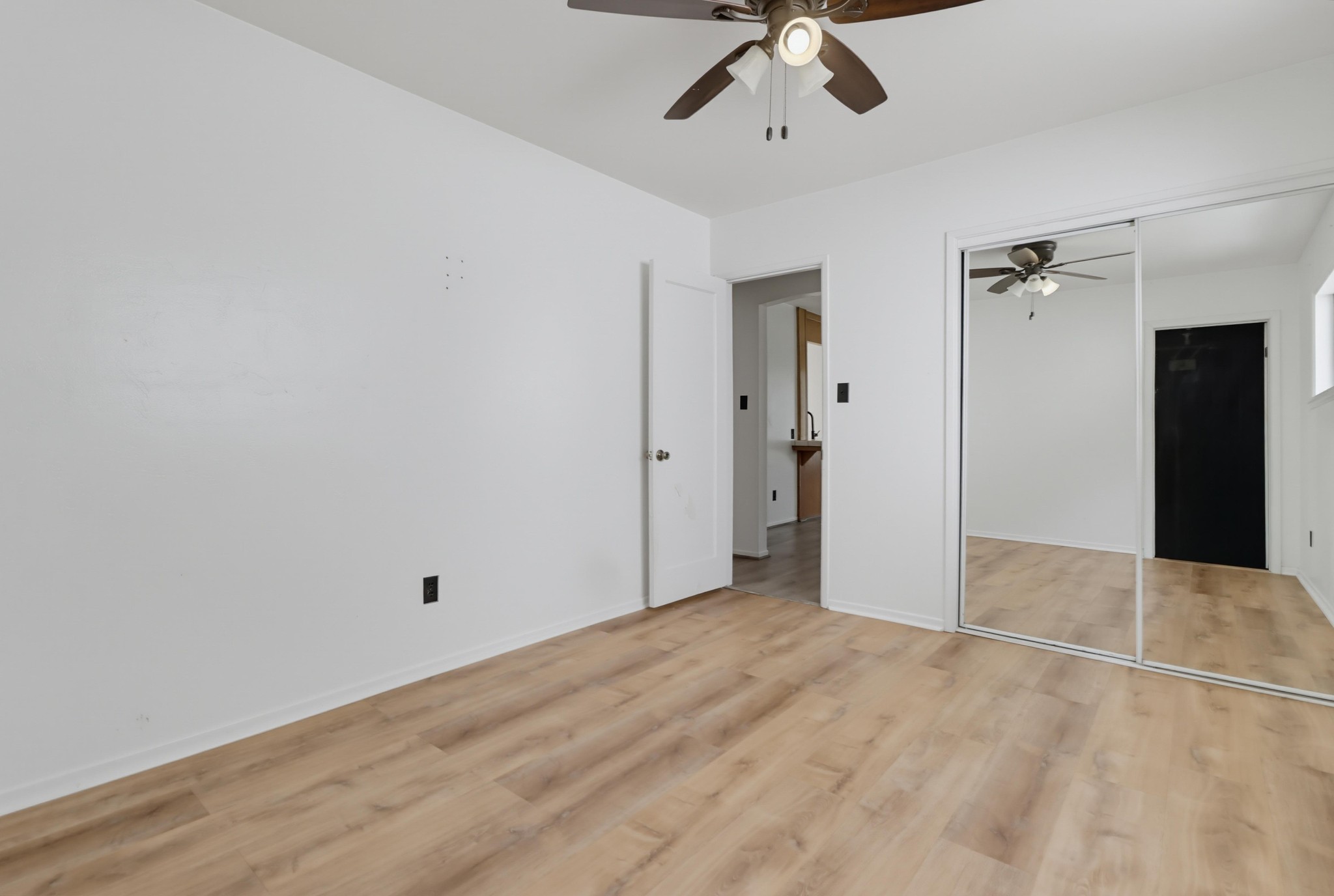 Virtual tour photo 33 of 49 for 1449-53 Oliver Ave