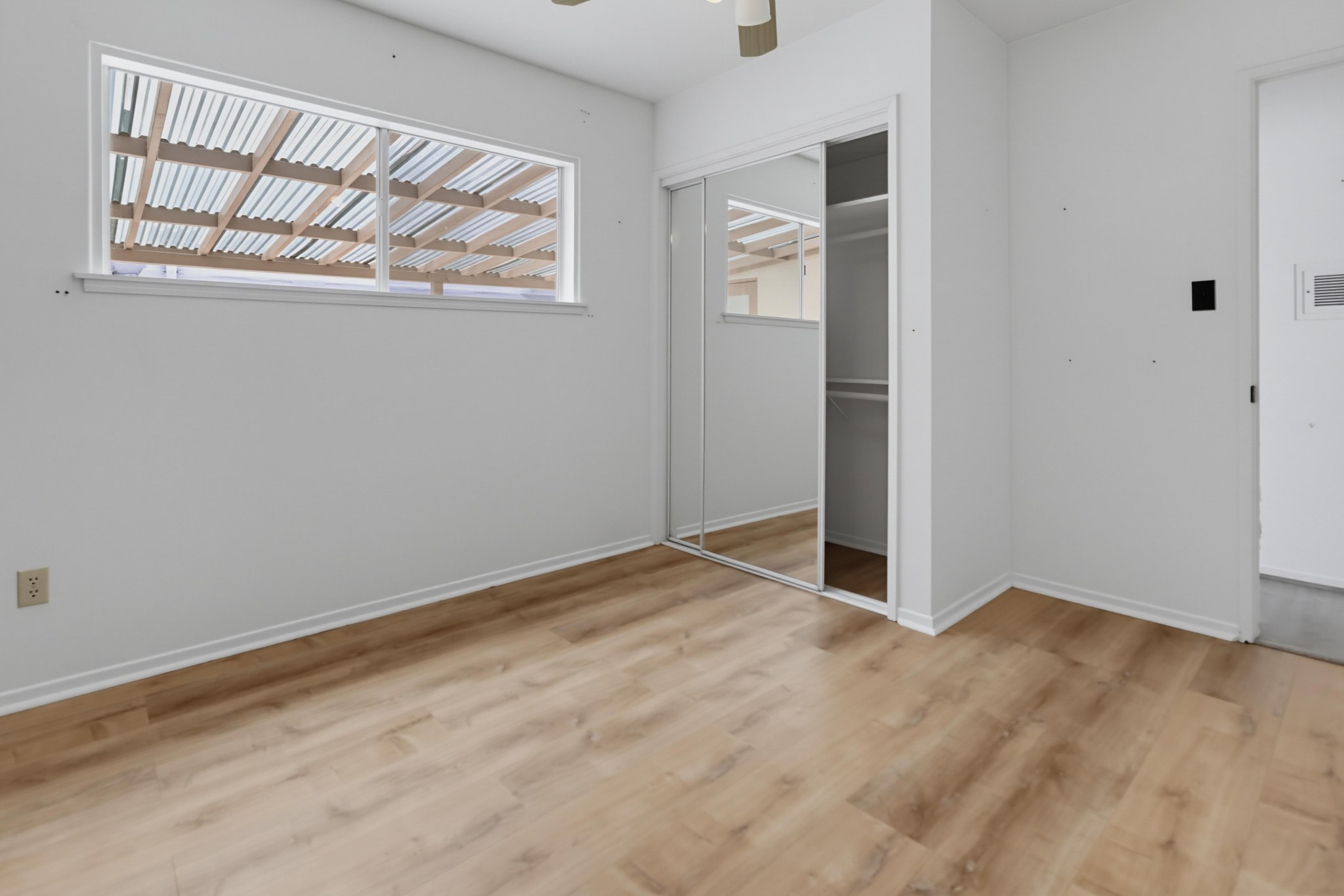 Virtual tour photo 35 of 49 for 1449-53 Oliver Ave