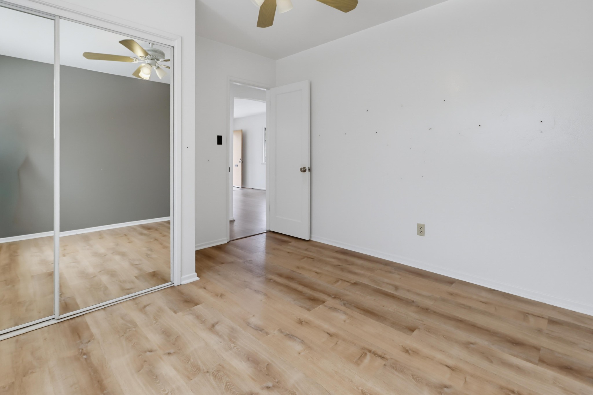Virtual tour photo 36 of 49 for 1449-53 Oliver Ave