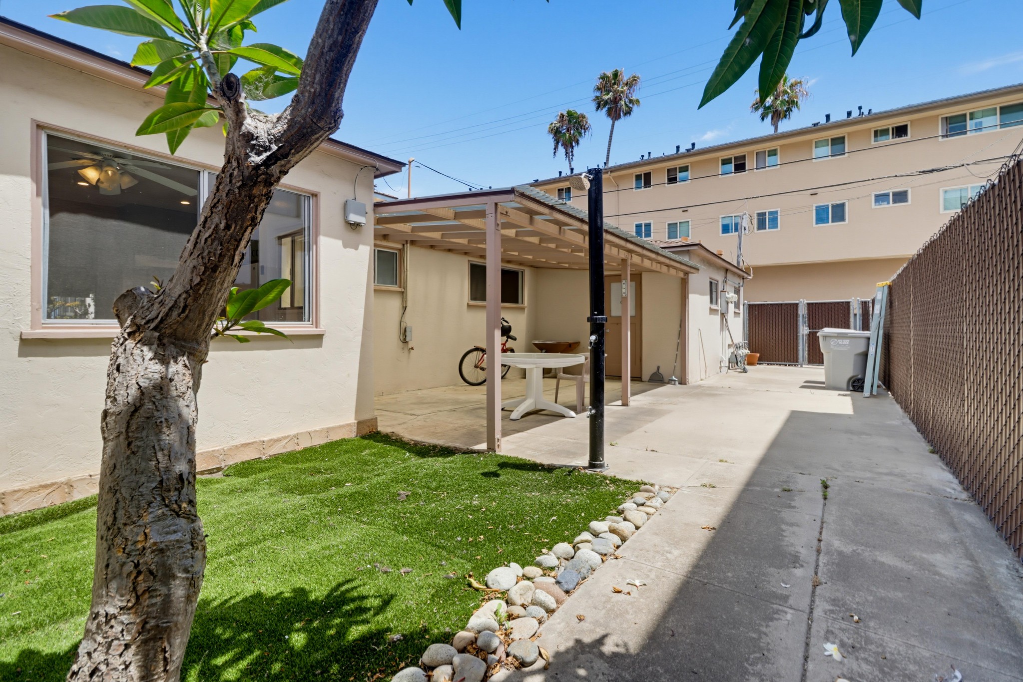 Virtual tour photo 42 of 49 for 1449-53 Oliver Ave