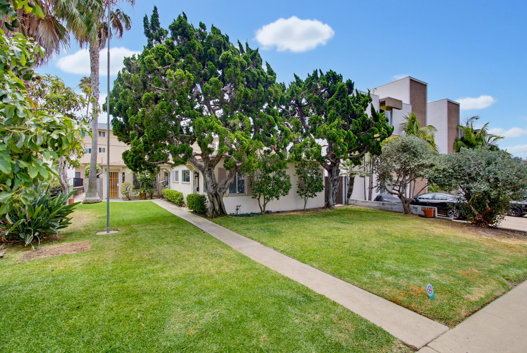 Virtual tour photo 1 of 51 for 1449-53 Oliver Ave