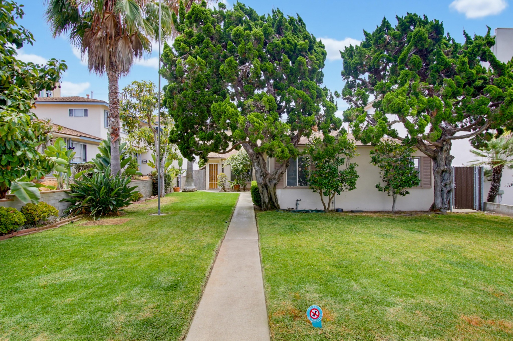 Virtual tour photo 3 of 51 for 1449-53 Oliver Ave