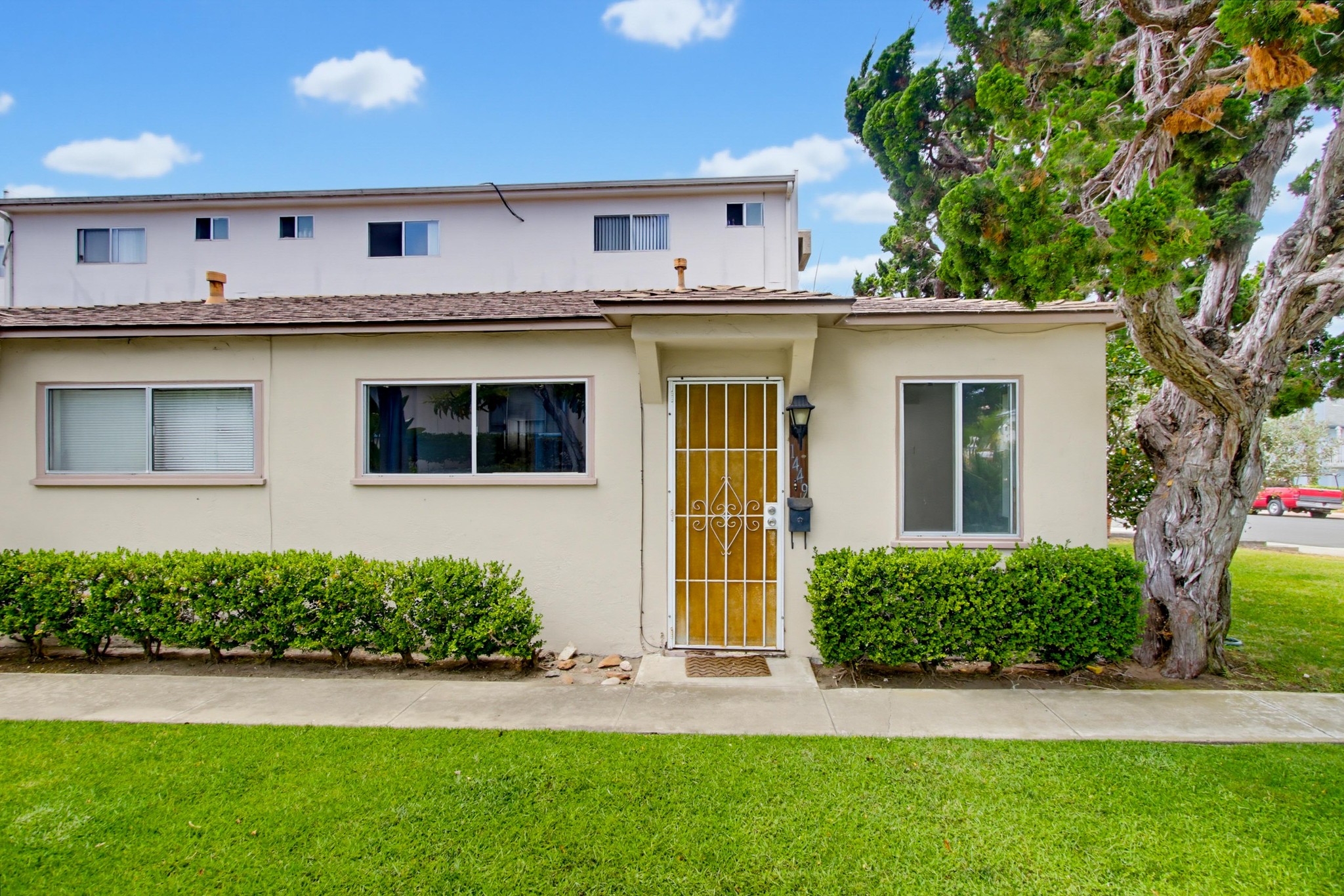 Virtual tour photo 6 of 51 for 1449-53 Oliver Ave