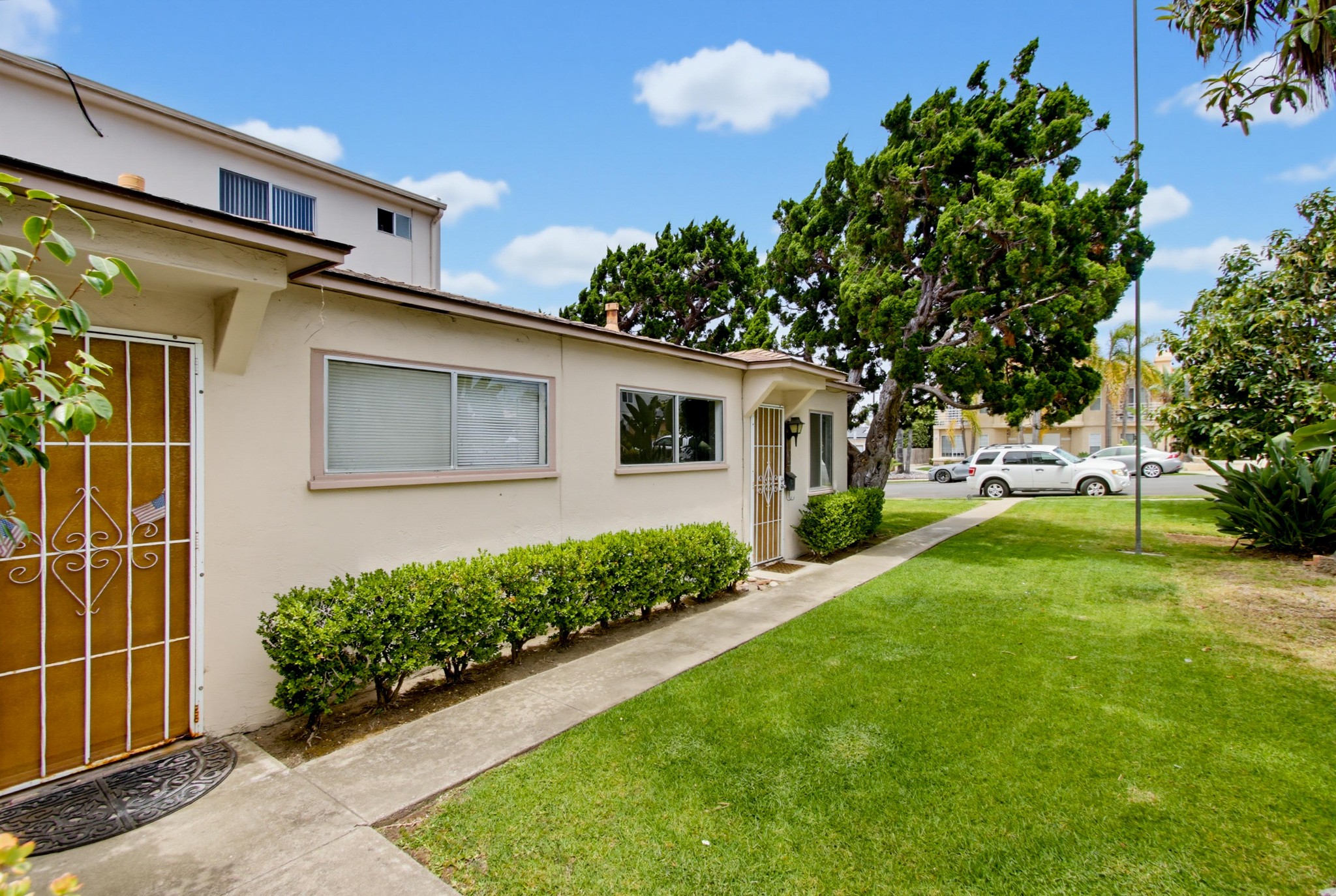 Virtual tour photo 10 of 51 for 1449-53 Oliver Ave