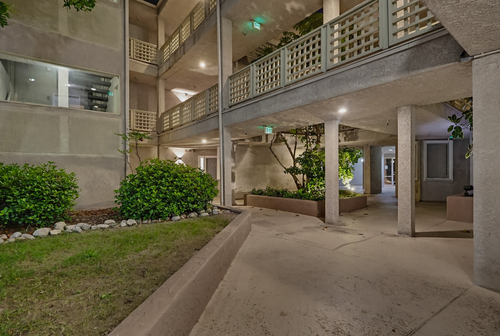Virtual tour photo 19 of 155 for 1450 Brett Pl UNIT 305