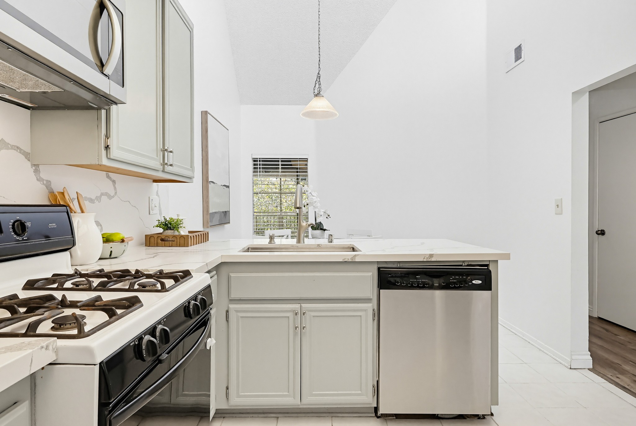 Virtual tour photo 47 of 155 for 1450 Brett Pl UNIT 305