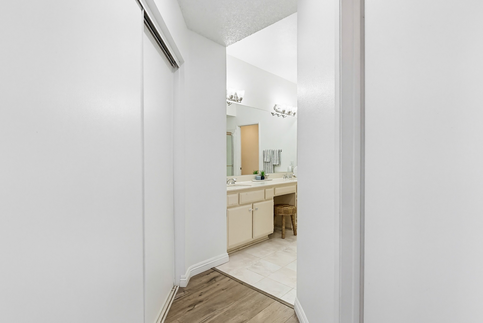 Virtual tour photo 74 of 155 for 1450 Brett Pl UNIT 305