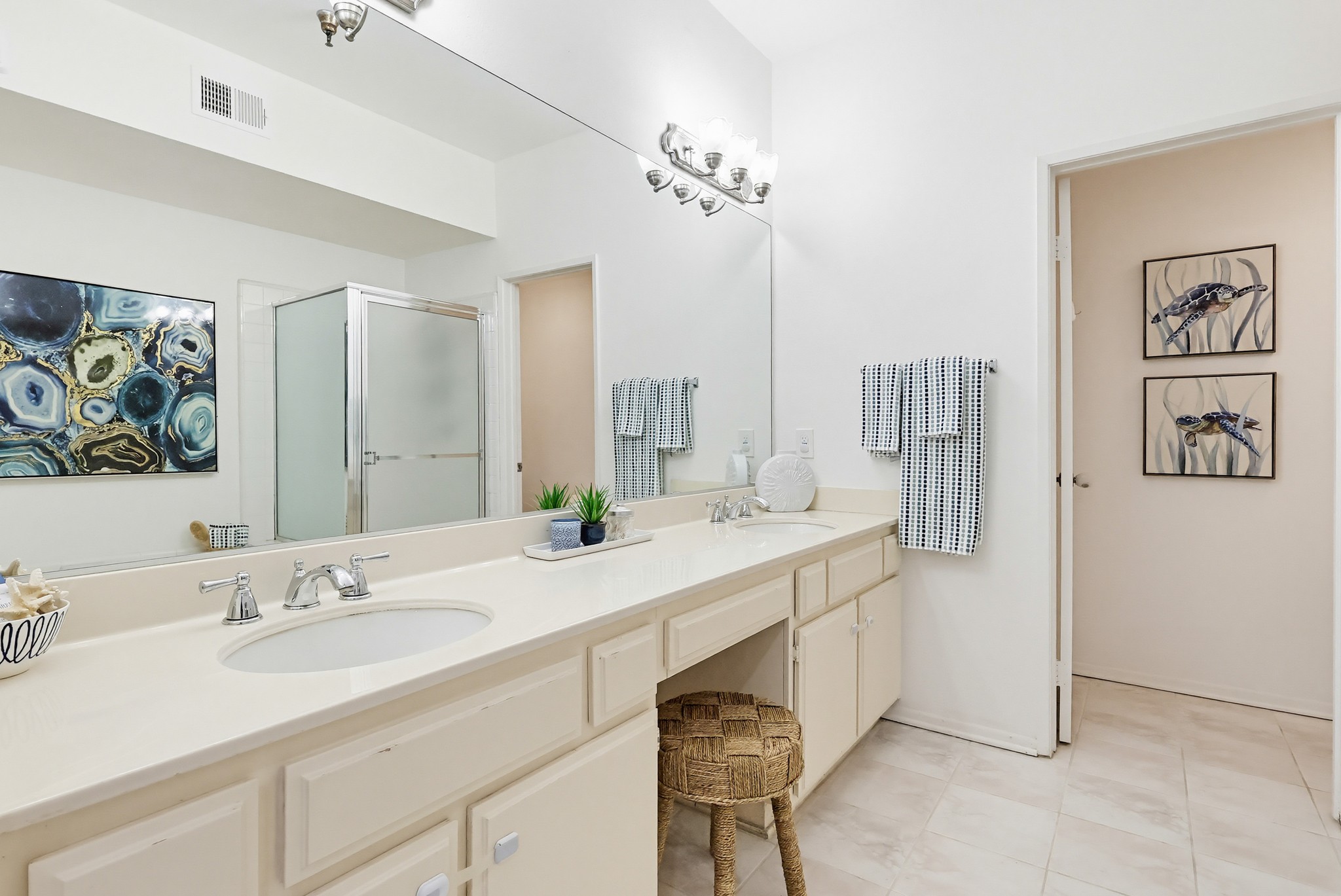 Virtual tour photo 76 of 155 for 1450 Brett Pl UNIT 305