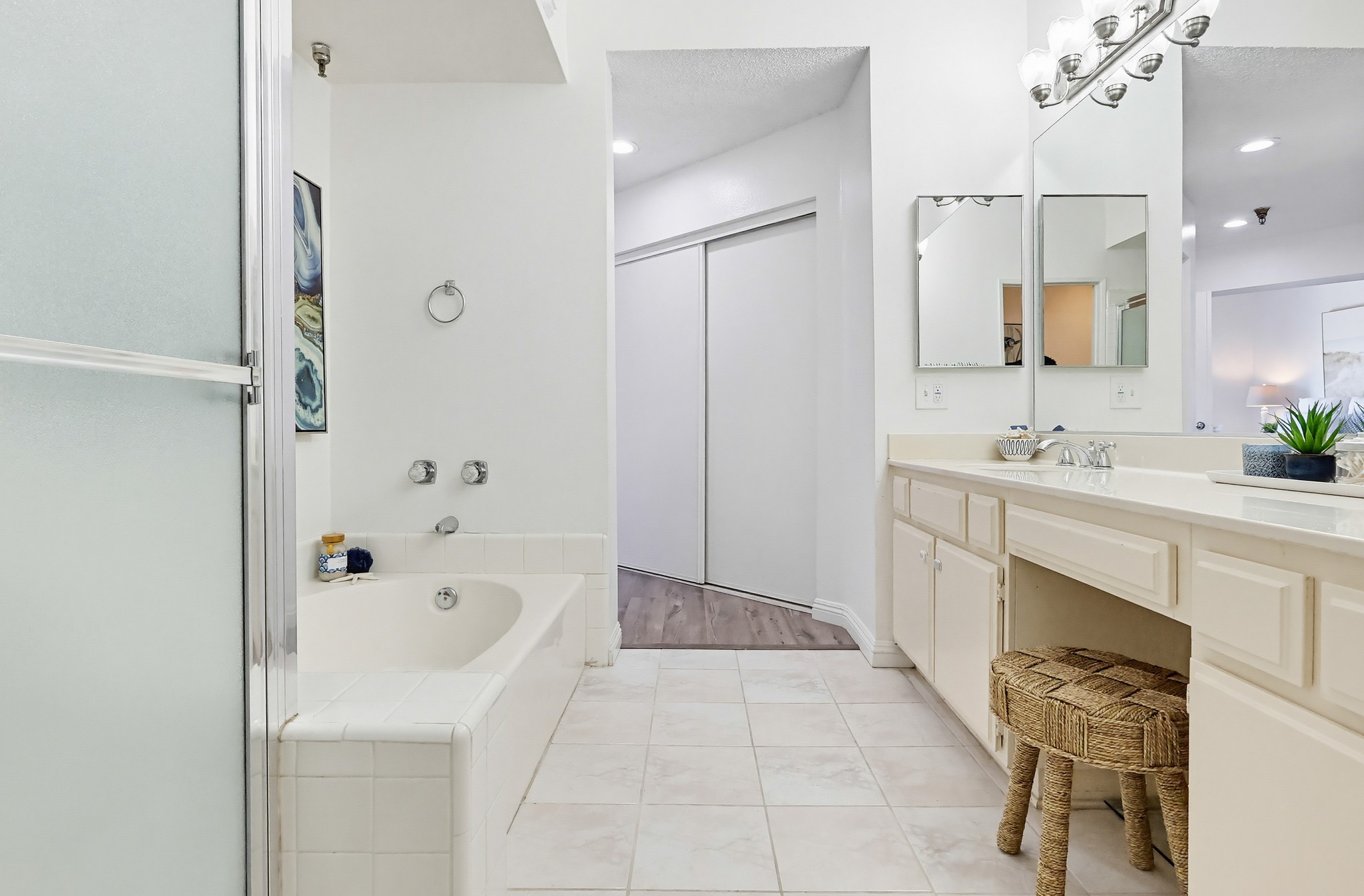 Virtual tour photo 80 of 155 for 1450 Brett Pl UNIT 305