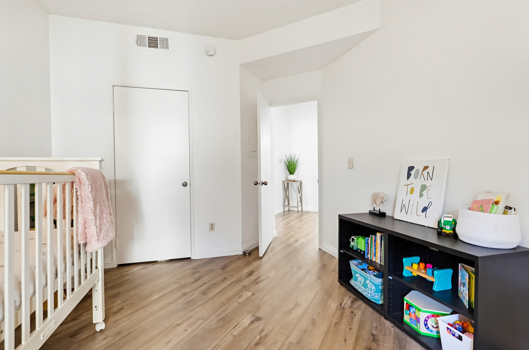 Virtual tour photo 84 of 155 for 1450 Brett Pl UNIT 305