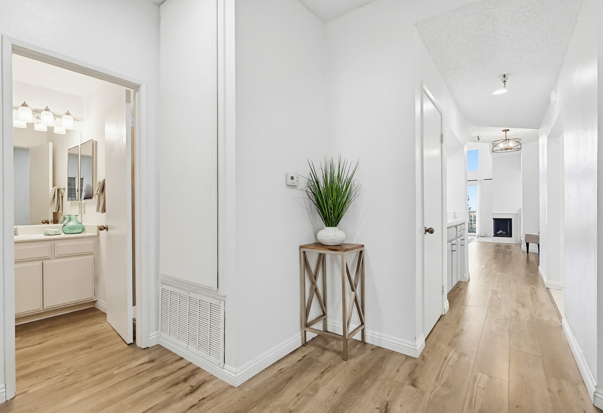 Virtual tour photo 86 of 155 for 1450 Brett Pl UNIT 305