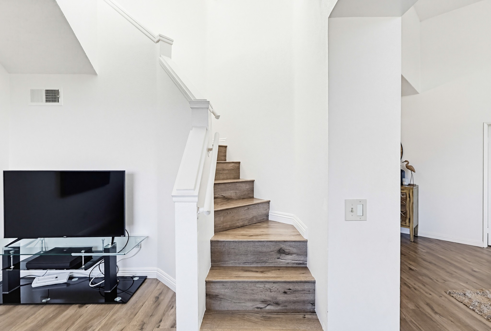 Virtual tour photo 93 of 155 for 1450 Brett Pl UNIT 305