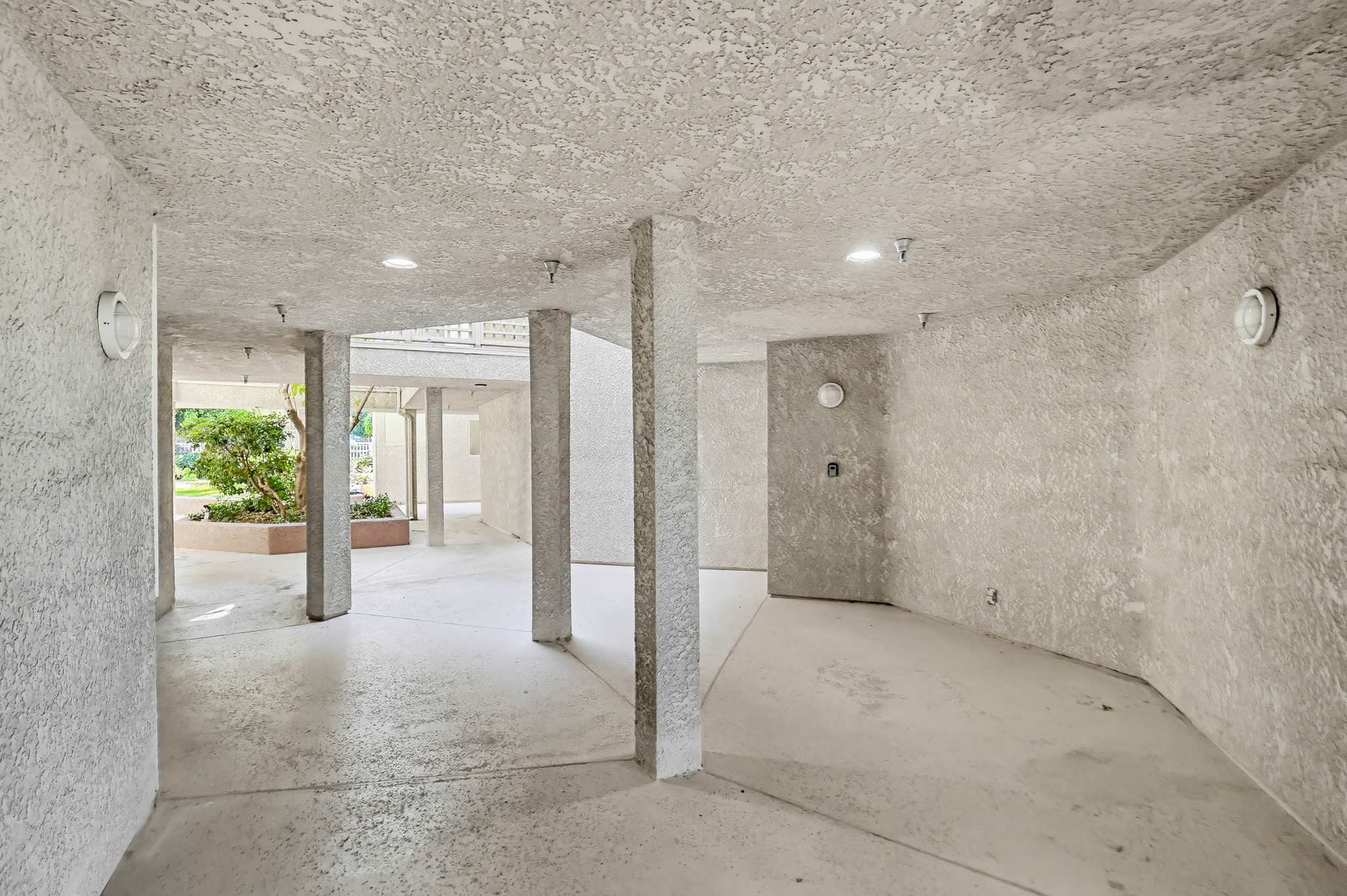 Virtual tour photo 130 of 155 for 1450 Brett Pl UNIT 305
