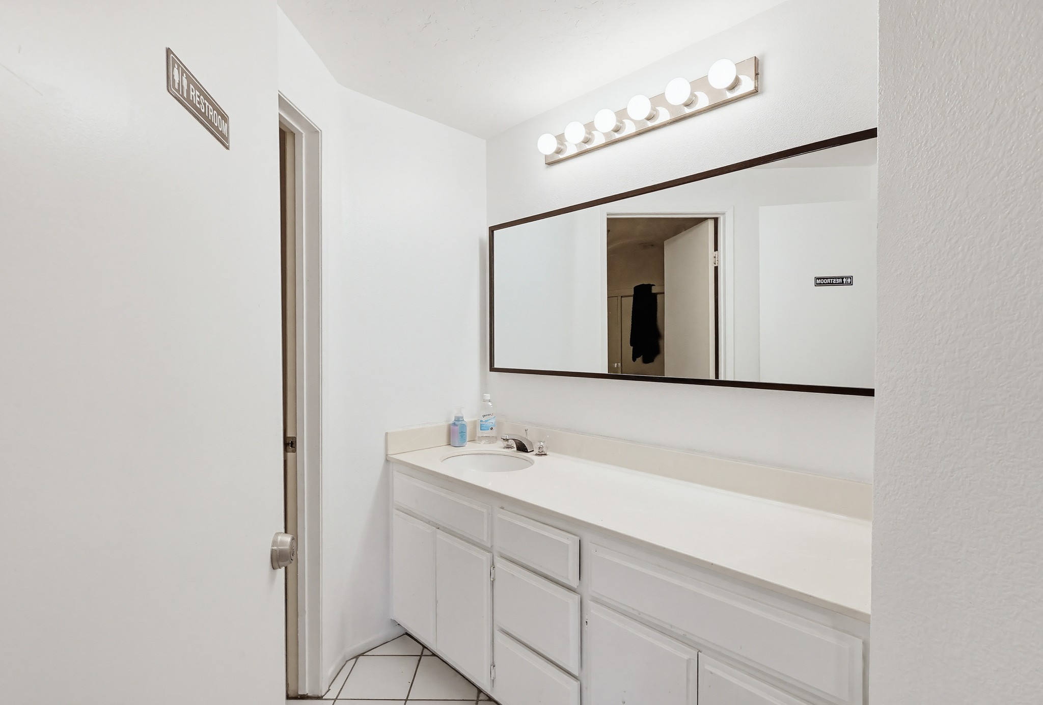 Virtual tour photo 156 of 155 for 1450 Brett Pl UNIT 305