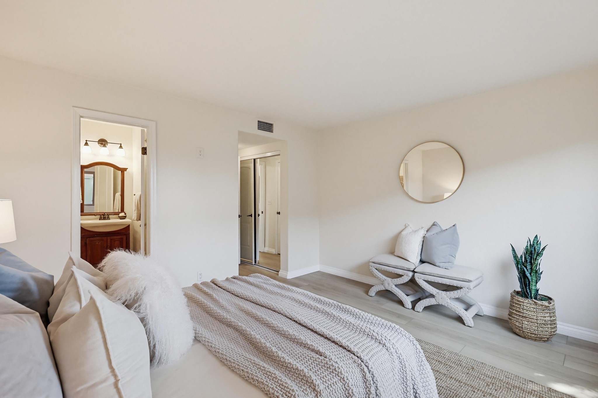 Virtual tour photo 32 of 57 for 1451 N Broadway UNIT A