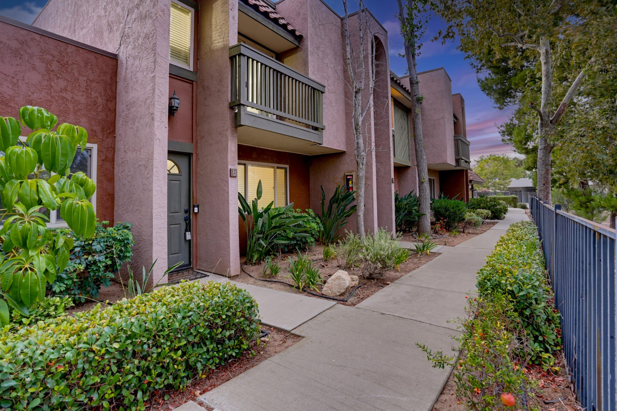 Virtual tour photo 3 of 36 for 1451 N Broadway Unit B