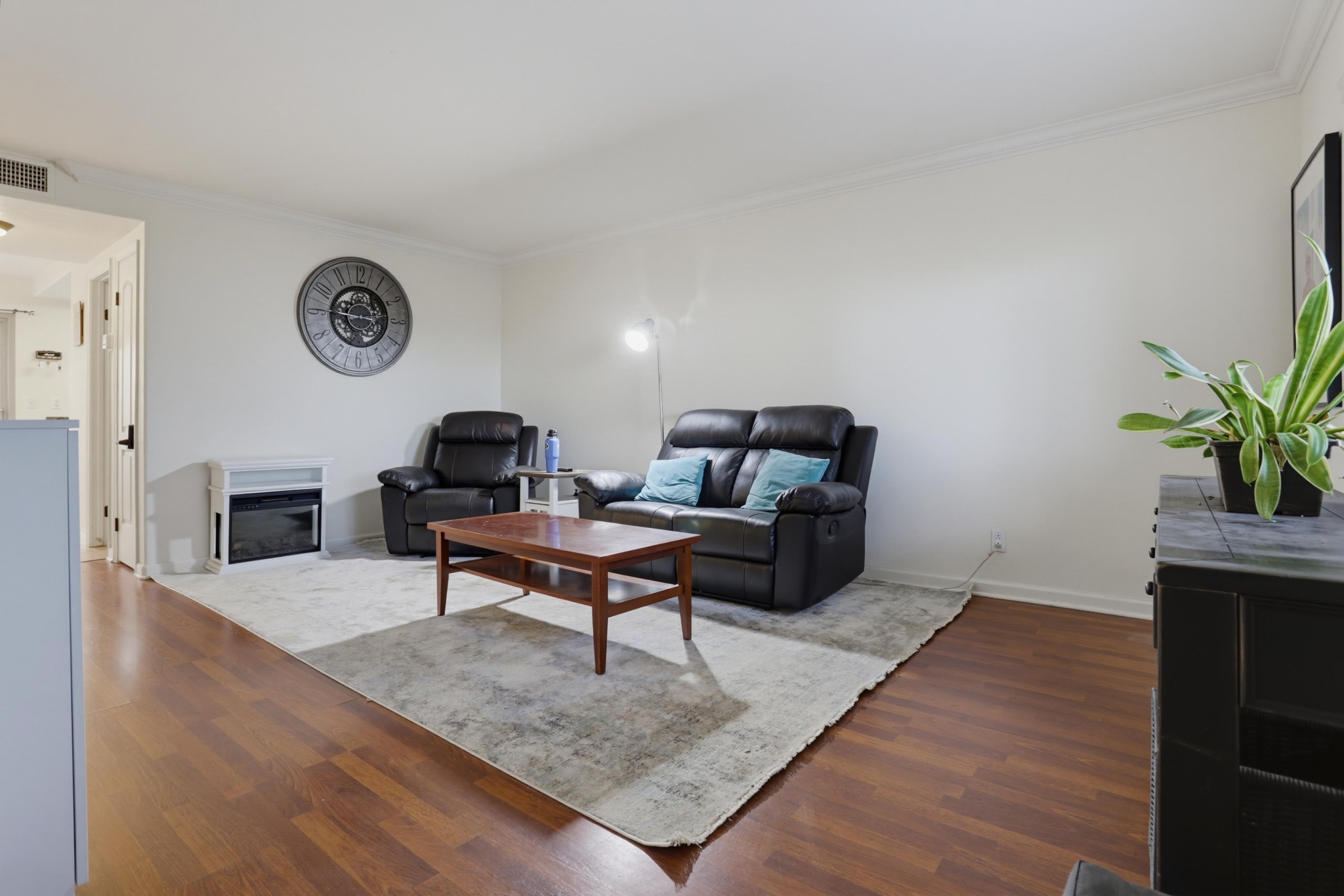 Virtual tour photo 5 of 36 for 1451 N Broadway Unit B
