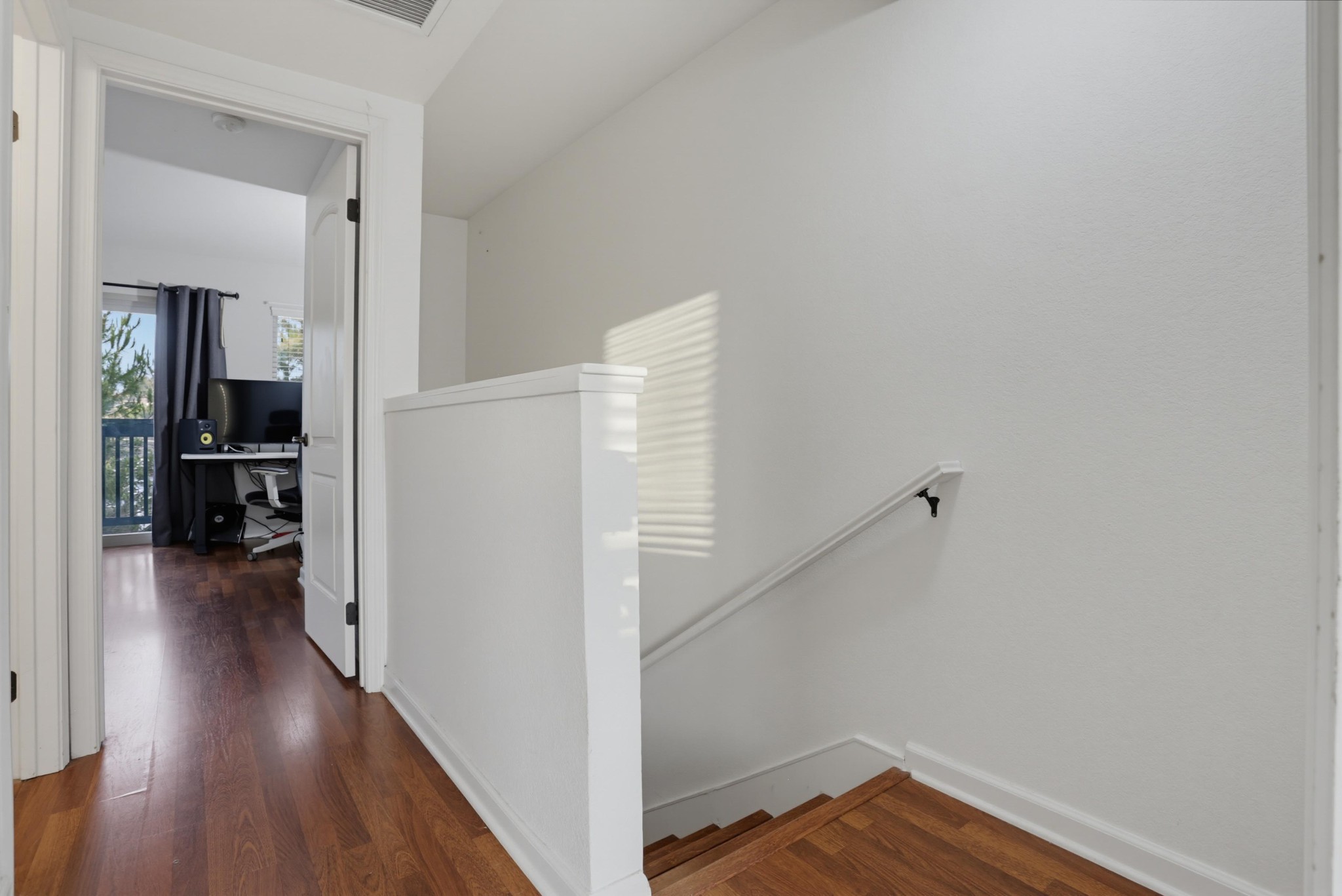 Virtual tour photo 18 of 36 for 1451 N Broadway Unit B