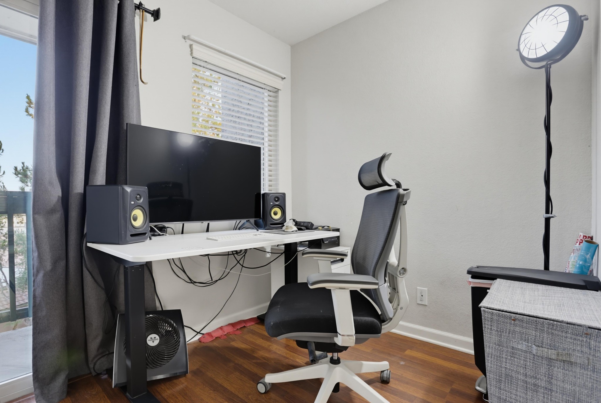 Virtual tour photo 24 of 36 for 1451 N Broadway Unit B