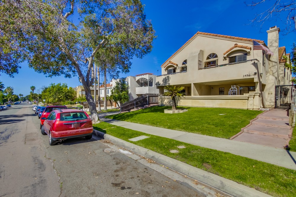 Virtual tour photo 3 of 41 for 1456 Thomas Avenue #4