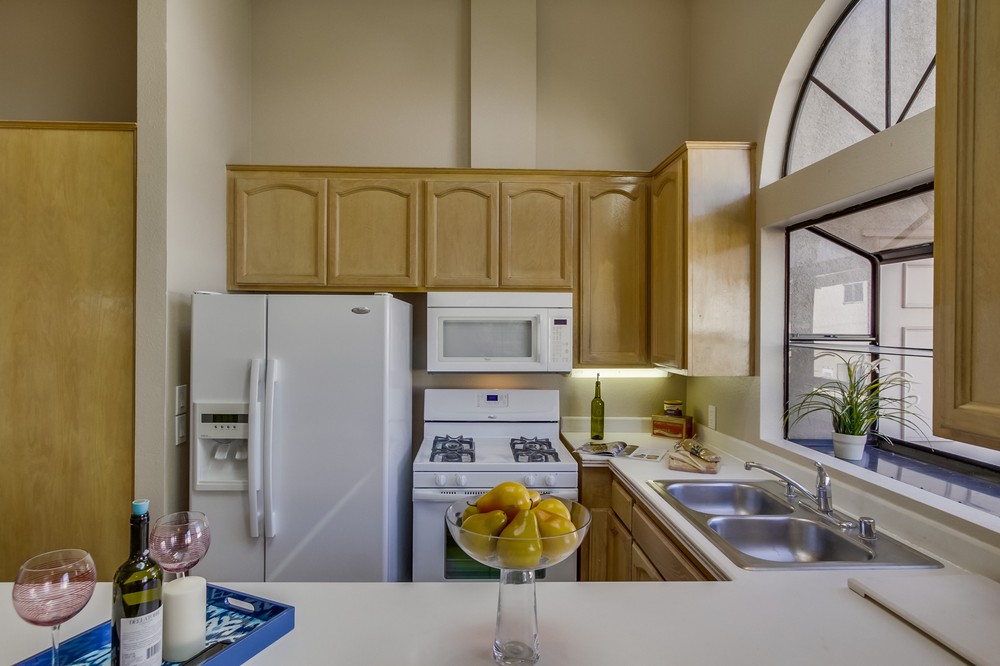 Virtual tour photo 15 of 41 for 1456 Thomas Avenue #4