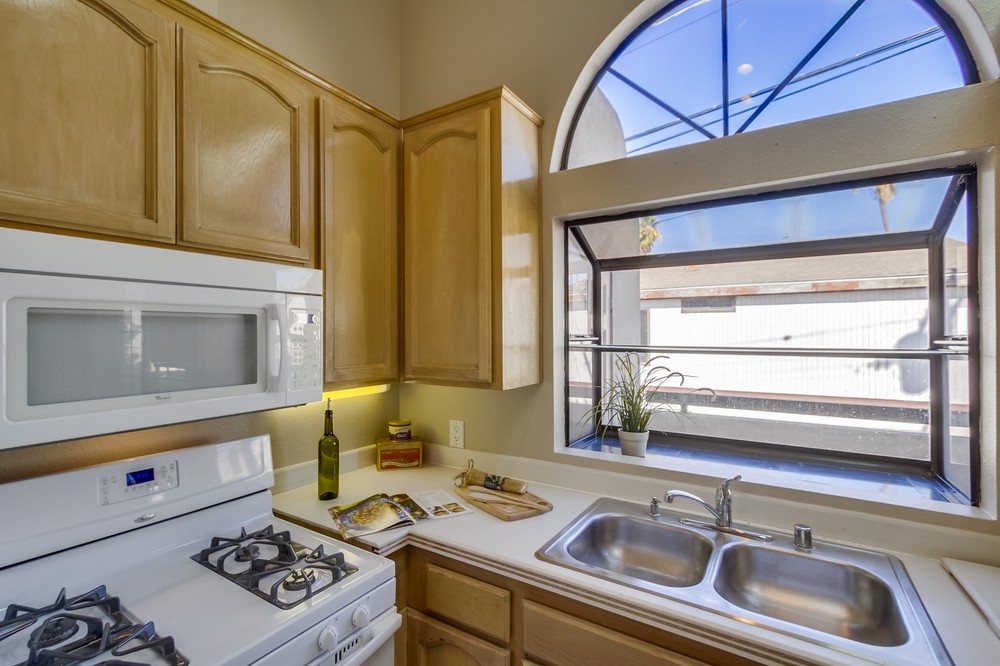 Virtual tour photo 16 of 41 for 1456 Thomas Avenue #4