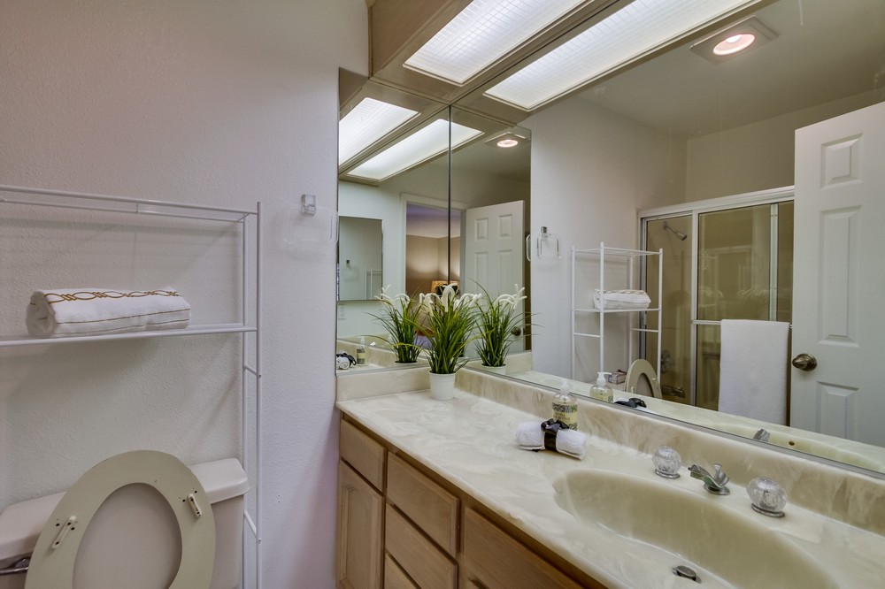 Virtual tour photo 25 of 41 for 1456 Thomas Avenue #4