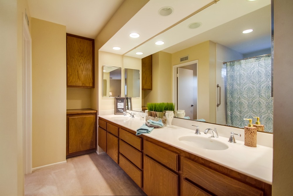 Virtual tour photo 25 of 32 for 14613 Thebes St