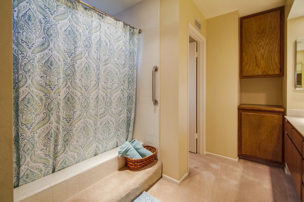 Virtual tour photo 26 of 32 for 14613 Thebes St