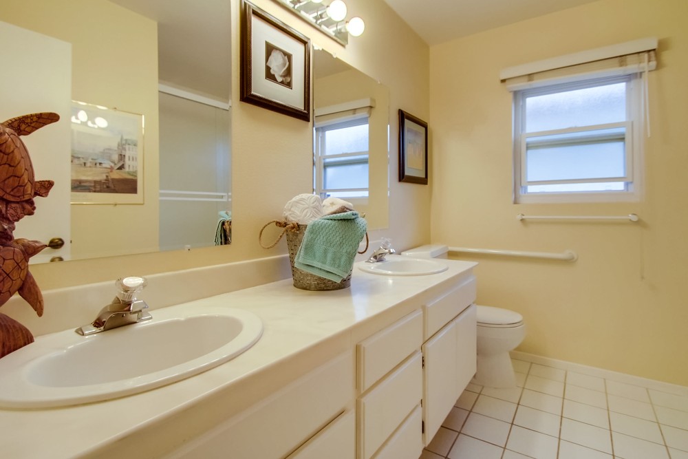Virtual tour photo 29 of 32 for 14613 Thebes St
