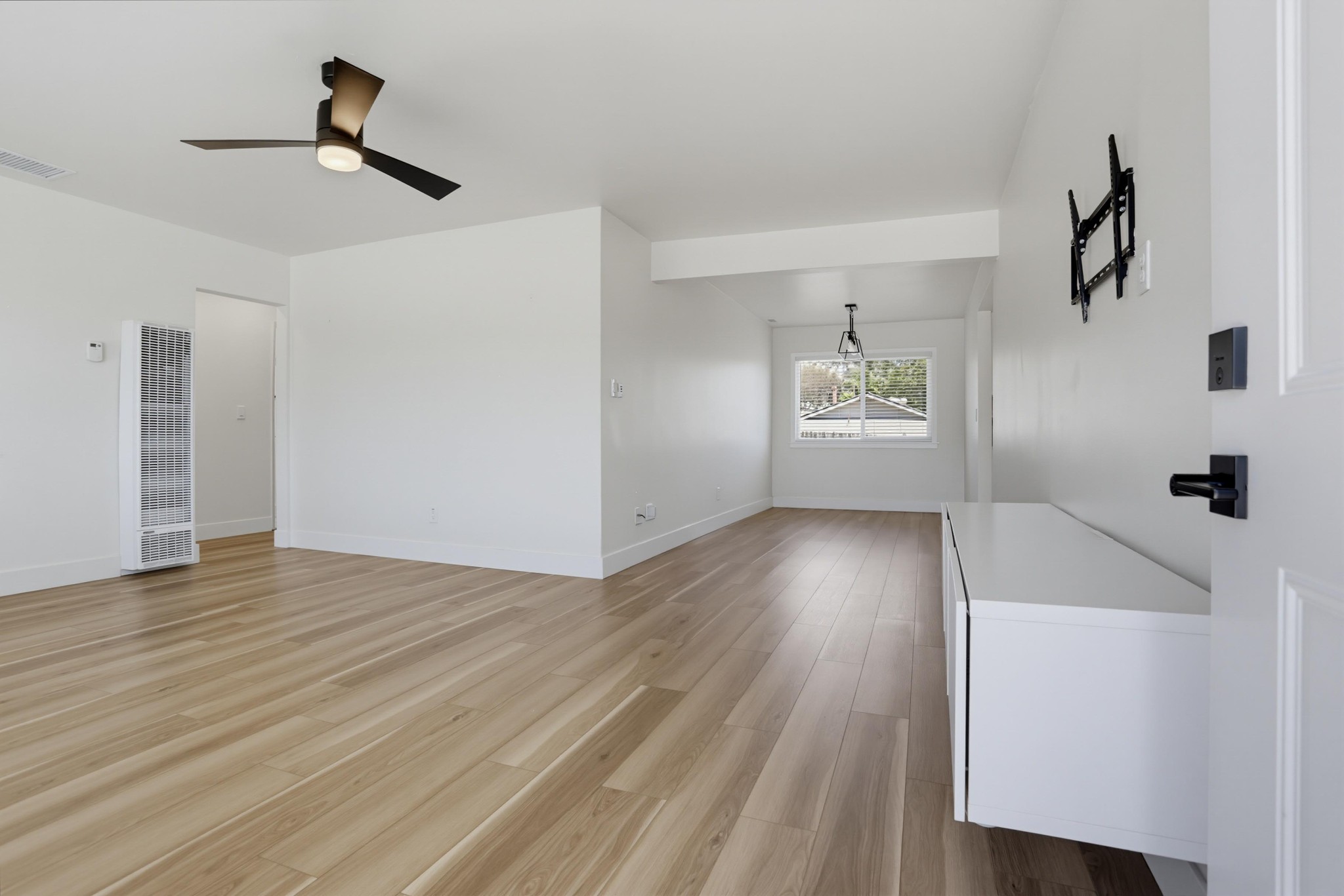 Virtual tour photo 7 of 35 for 1463 Sweetwater Ln