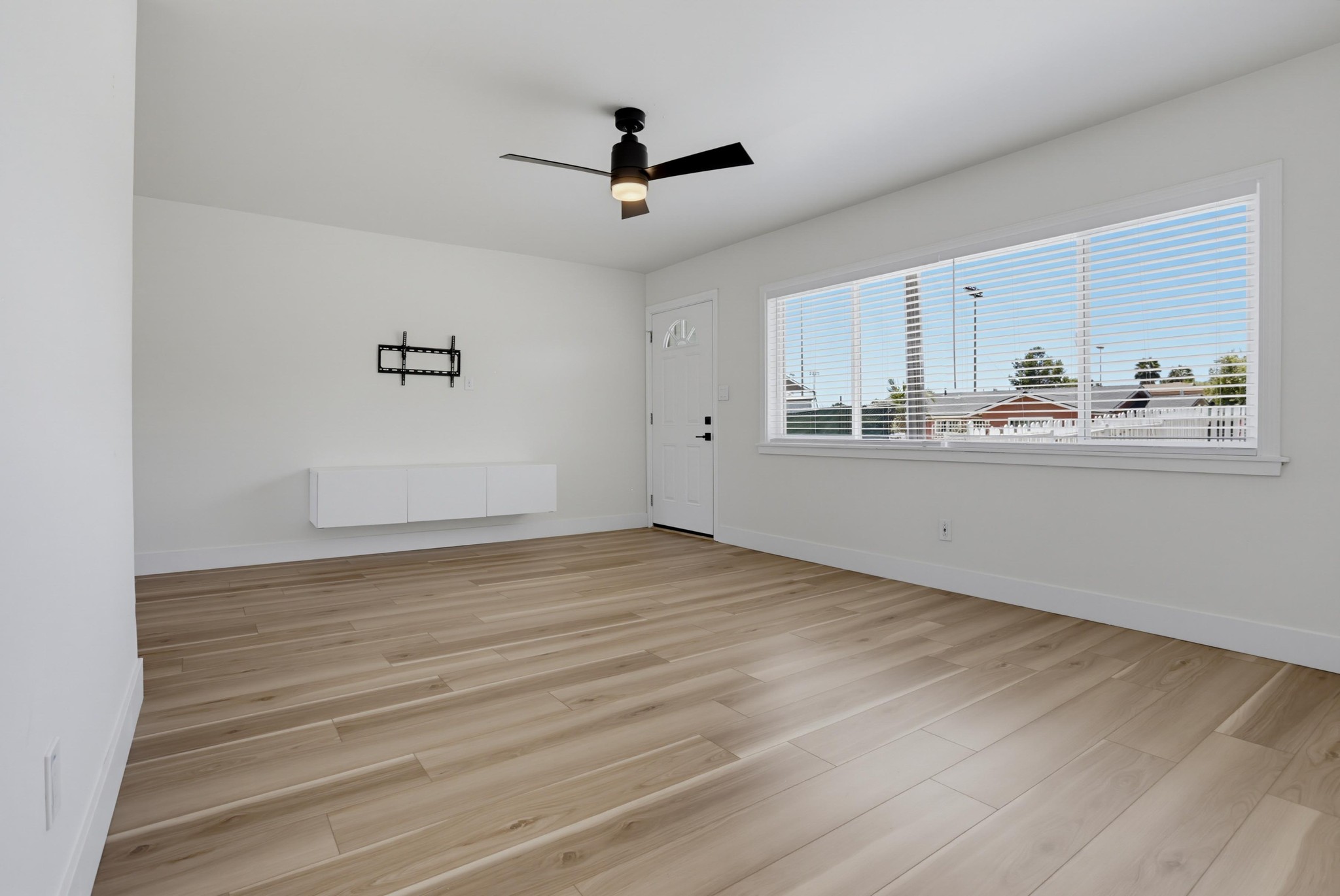 Virtual tour photo 10 of 35 for 1463 Sweetwater Ln