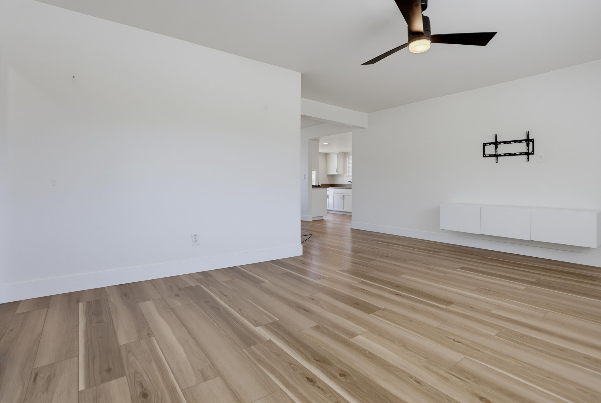 Virtual tour photo 11 of 35 for 1463 Sweetwater Ln