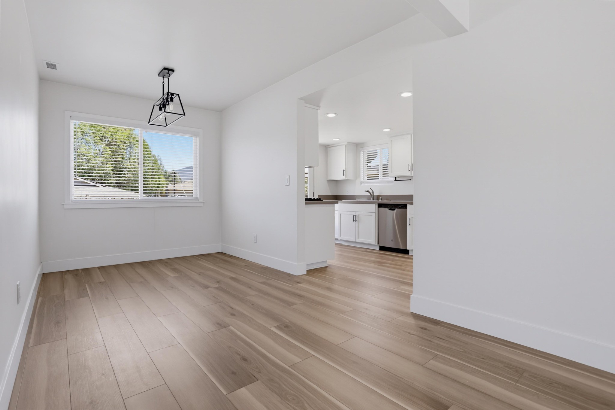 Virtual tour photo 12 of 35 for 1463 Sweetwater Ln