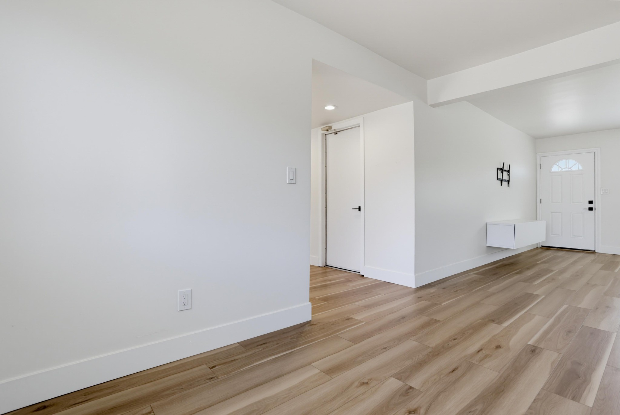 Virtual tour photo 14 of 35 for 1463 Sweetwater Ln