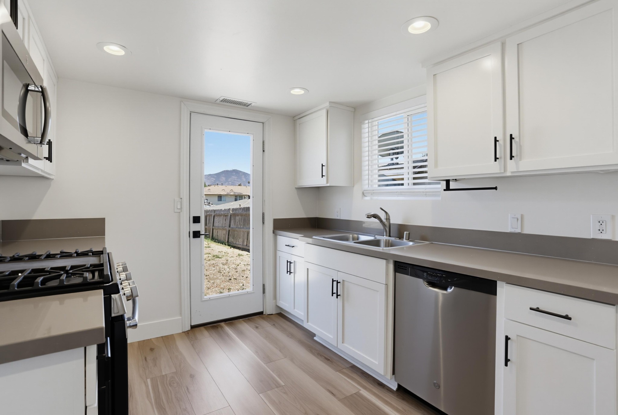 Virtual tour photo 17 of 35 for 1463 Sweetwater Ln