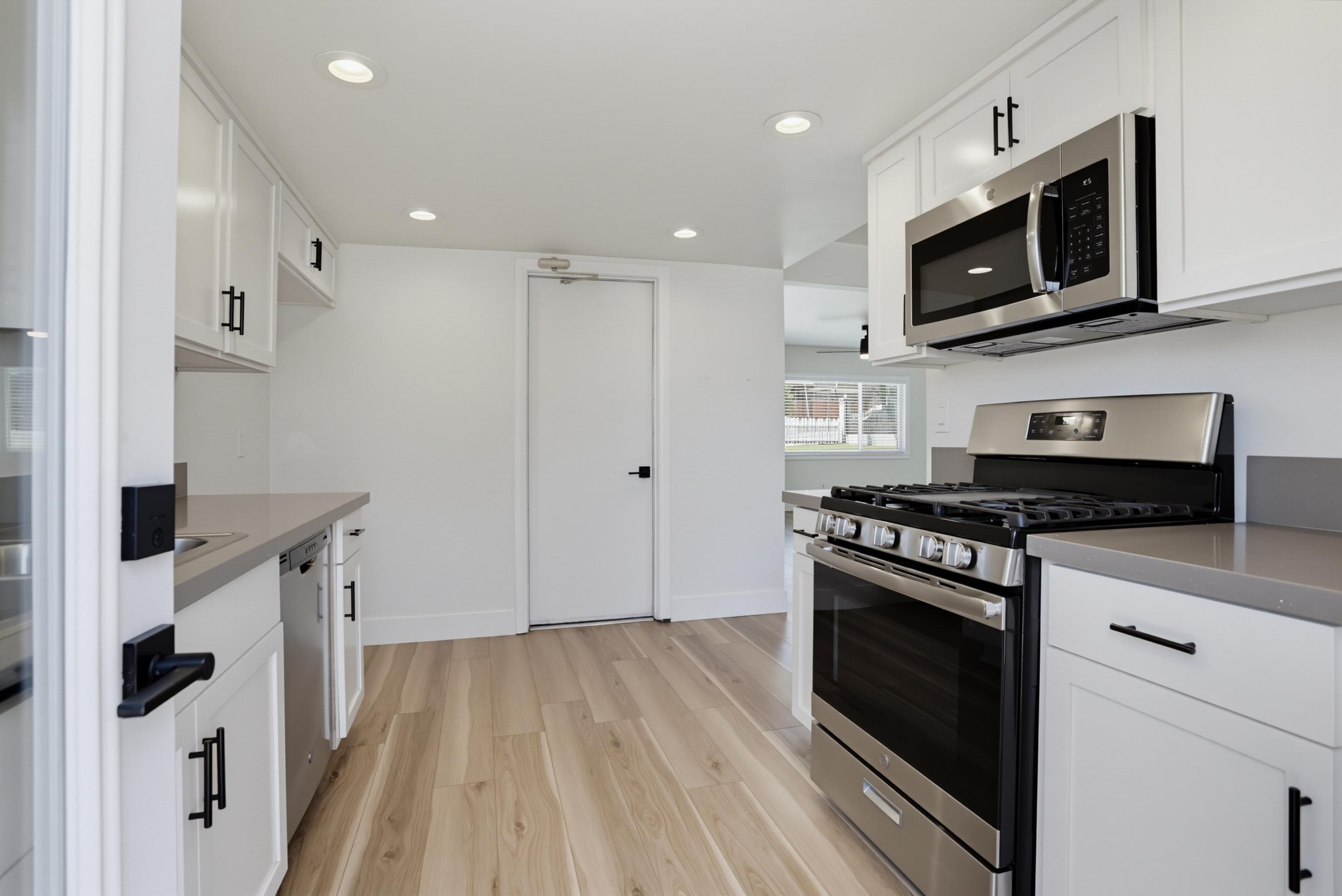 Virtual tour photo 18 of 35 for 1463 Sweetwater Ln