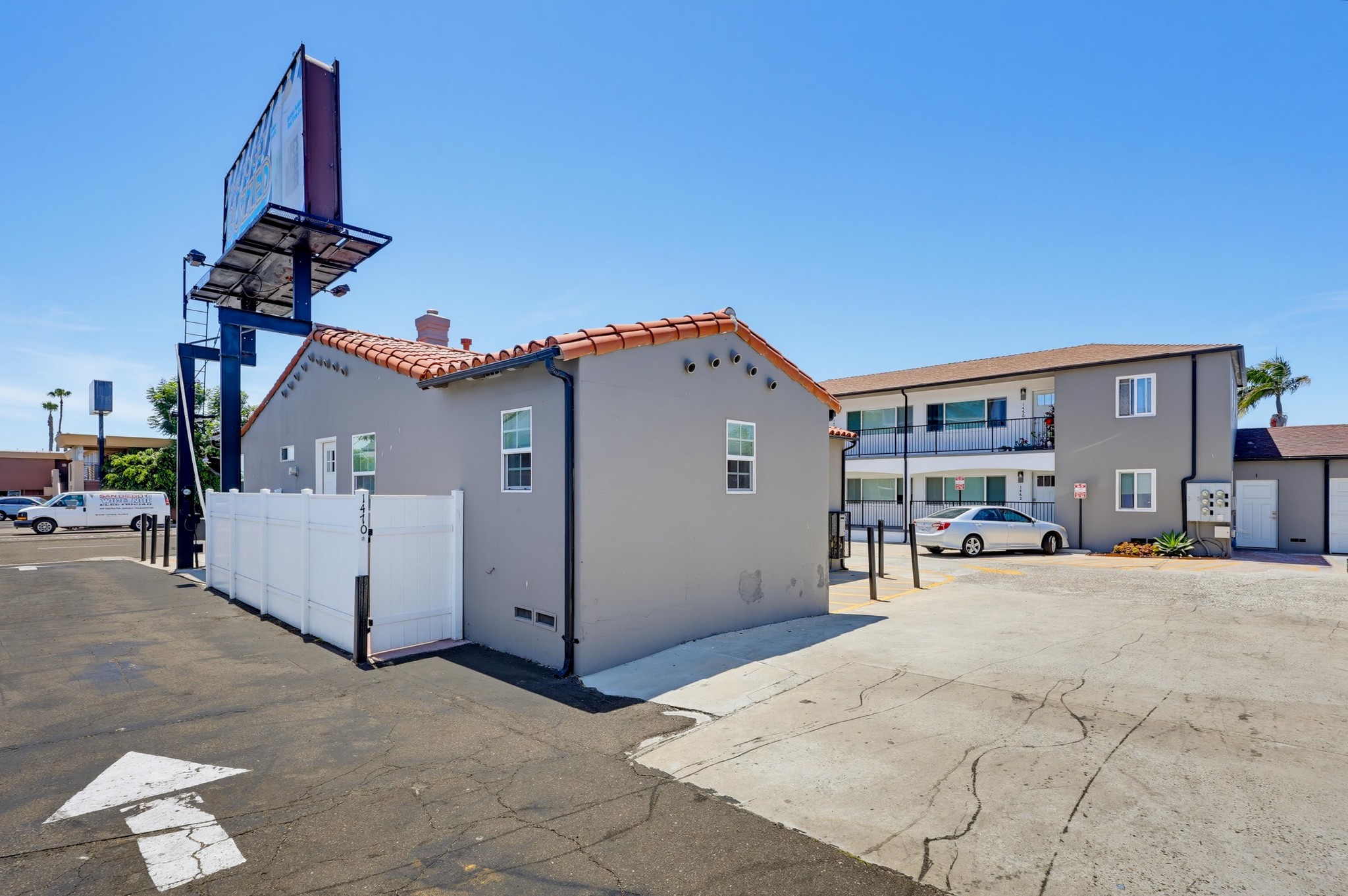 Virtual tour photo 1 of 35 for 1470 Rosecrans St #2