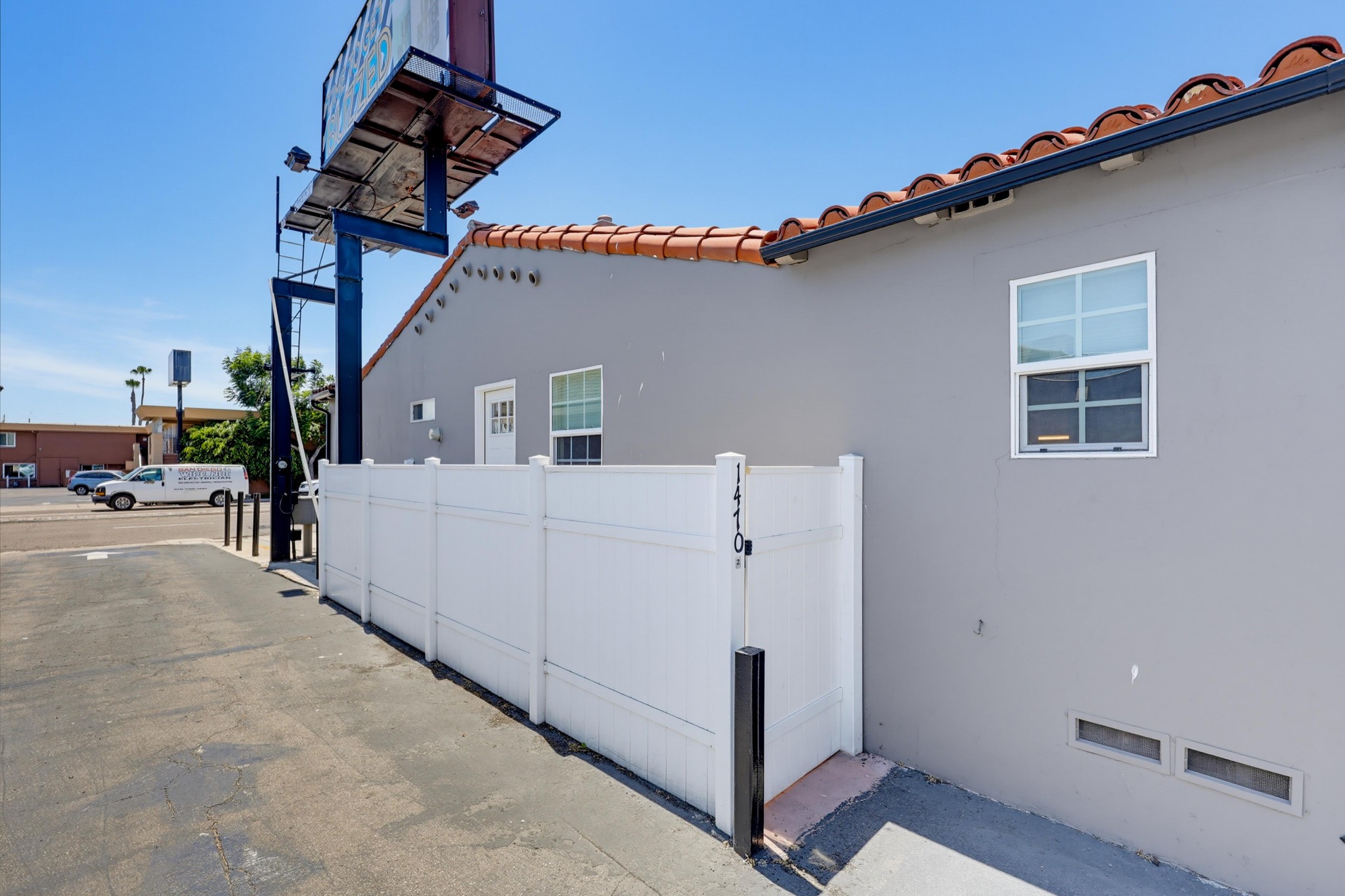 Virtual tour photo 3 of 35 for 1470 Rosecrans St #2