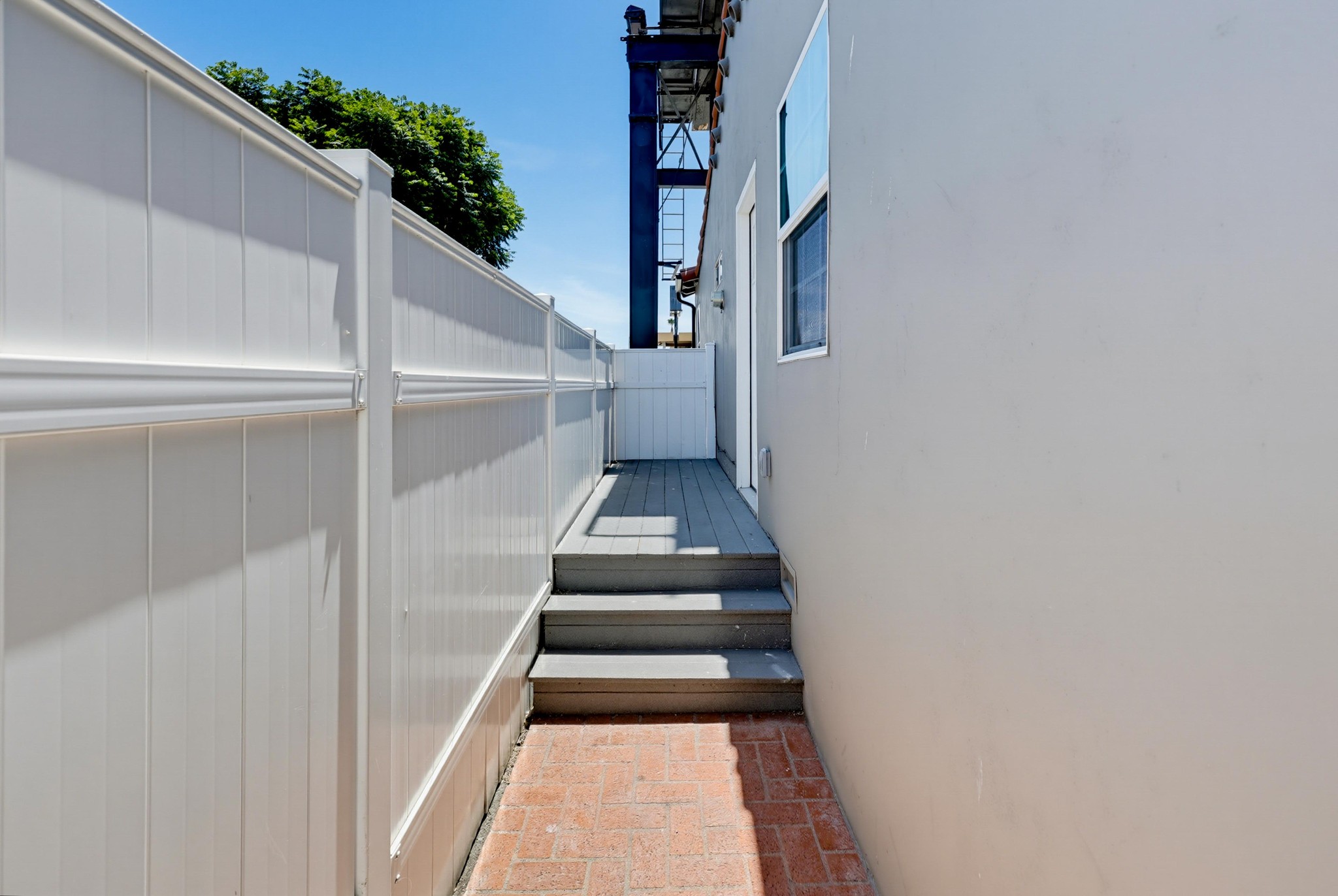 Virtual tour photo 6 of 35 for 1470 Rosecrans St #2