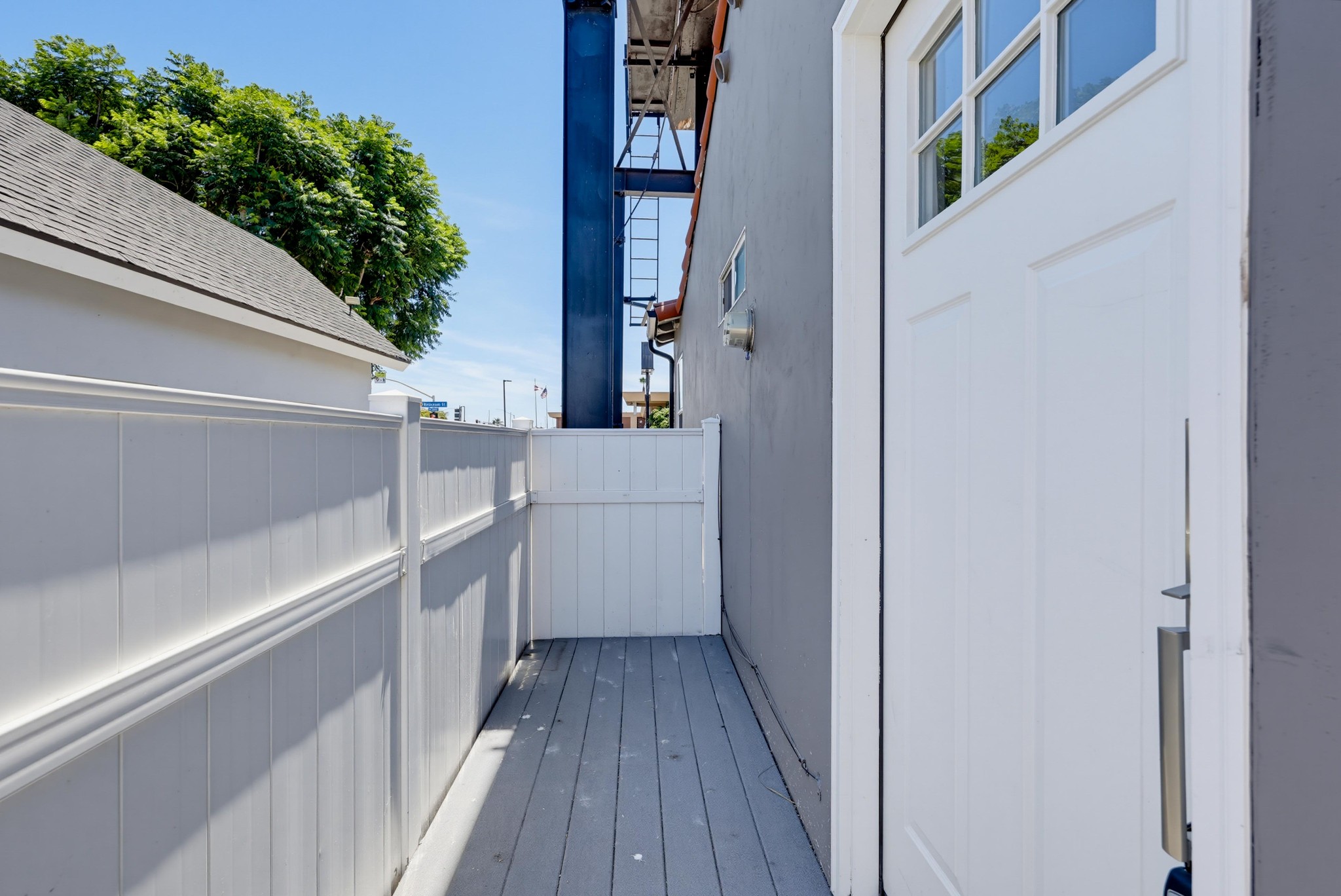 Virtual tour photo 7 of 35 for 1470 Rosecrans St #2