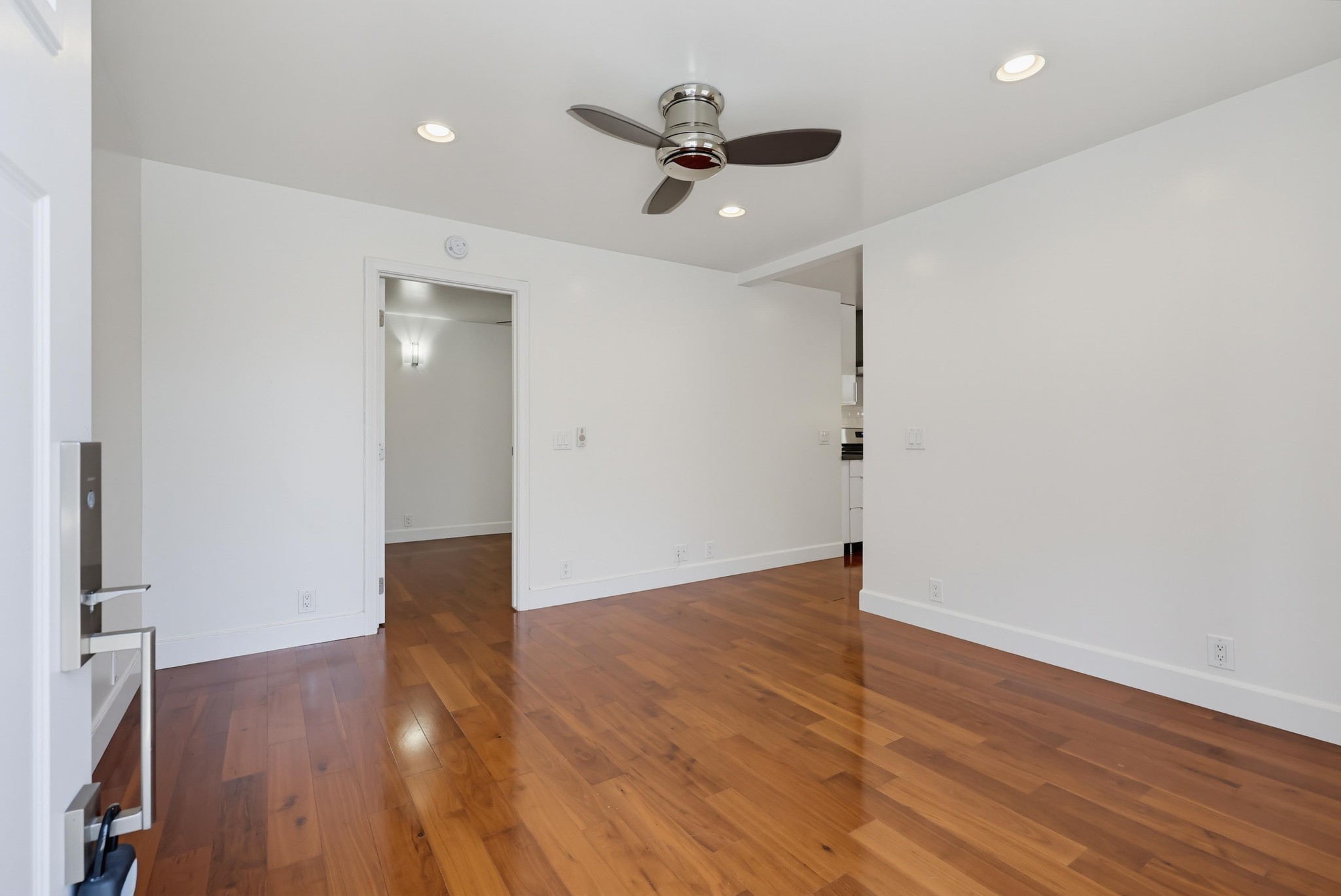 Virtual tour photo 9 of 35 for 1470 Rosecrans St #2