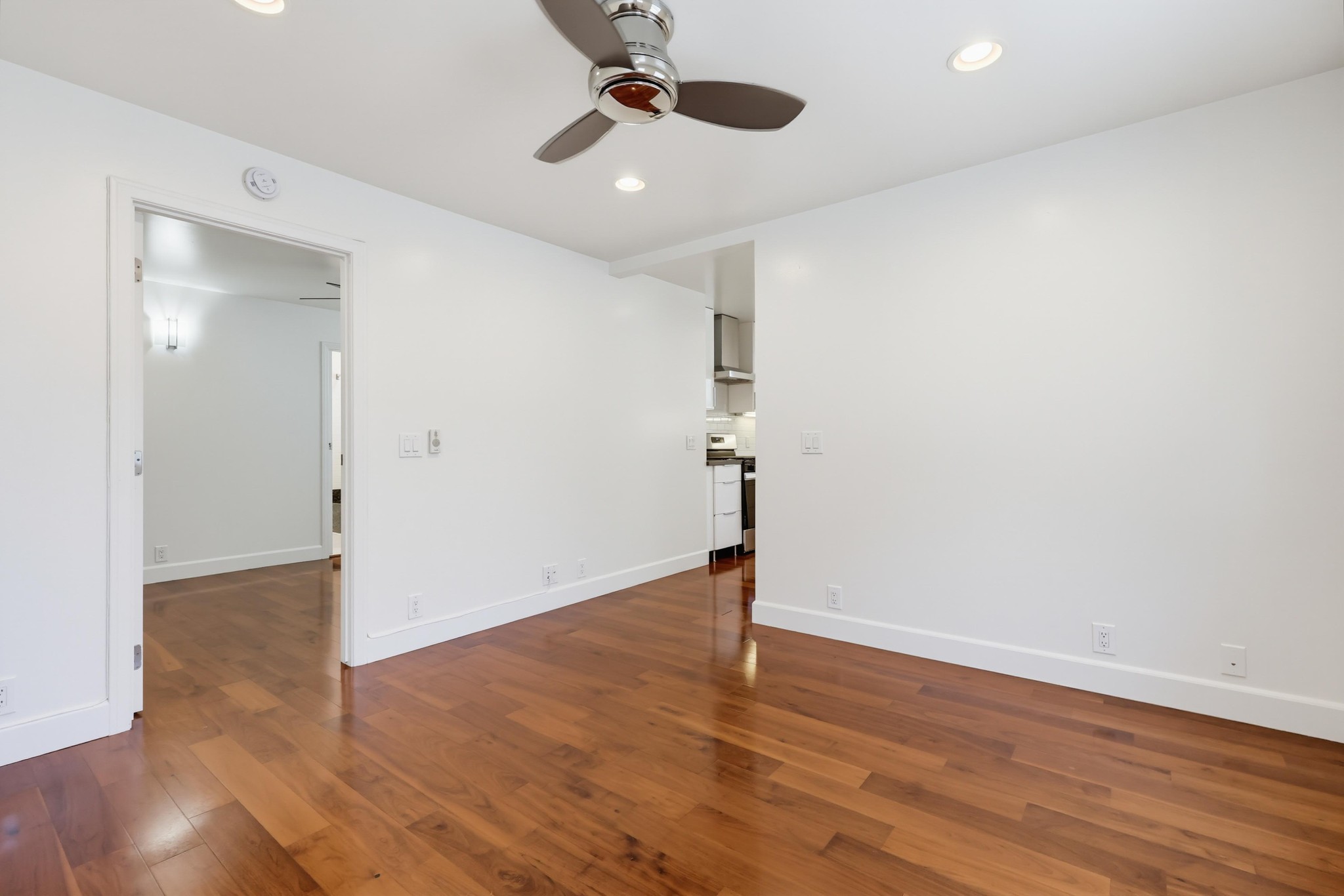 Virtual tour photo 10 of 35 for 1470 Rosecrans St #2