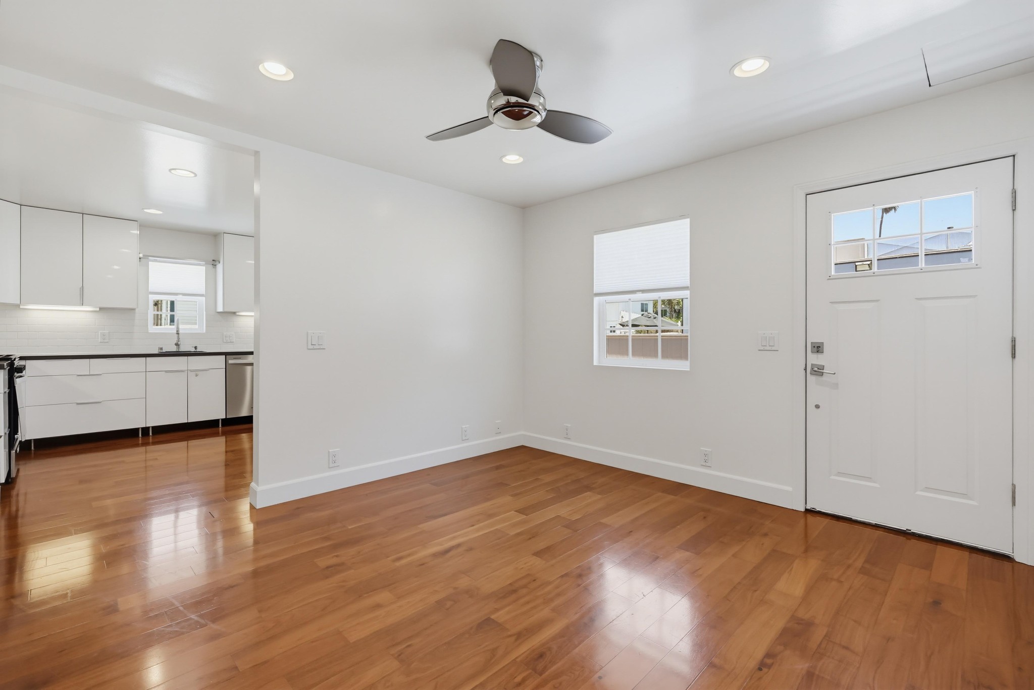 Virtual tour photo 11 of 35 for 1470 Rosecrans St #2