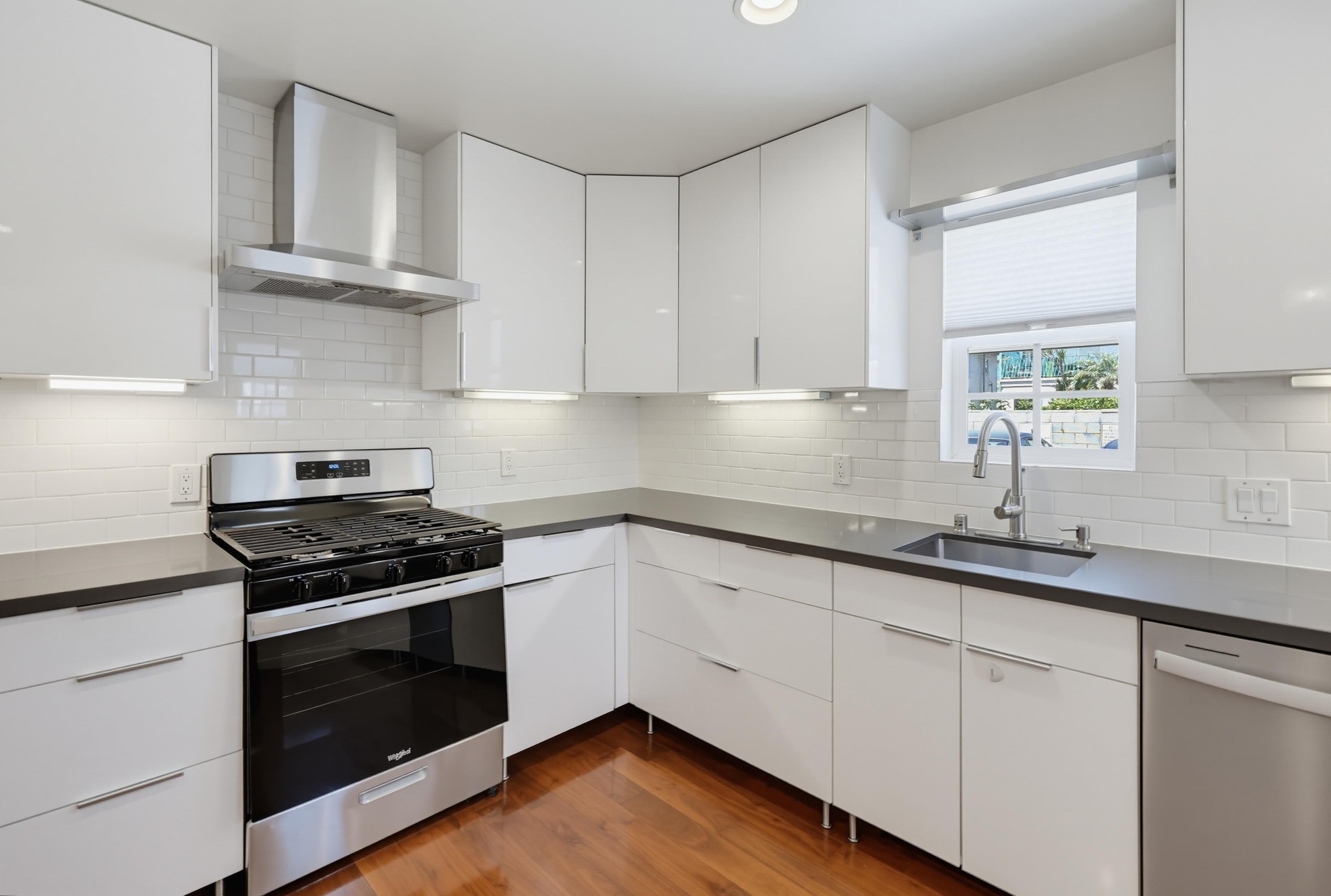Virtual tour photo 18 of 35 for 1470 Rosecrans St #2
