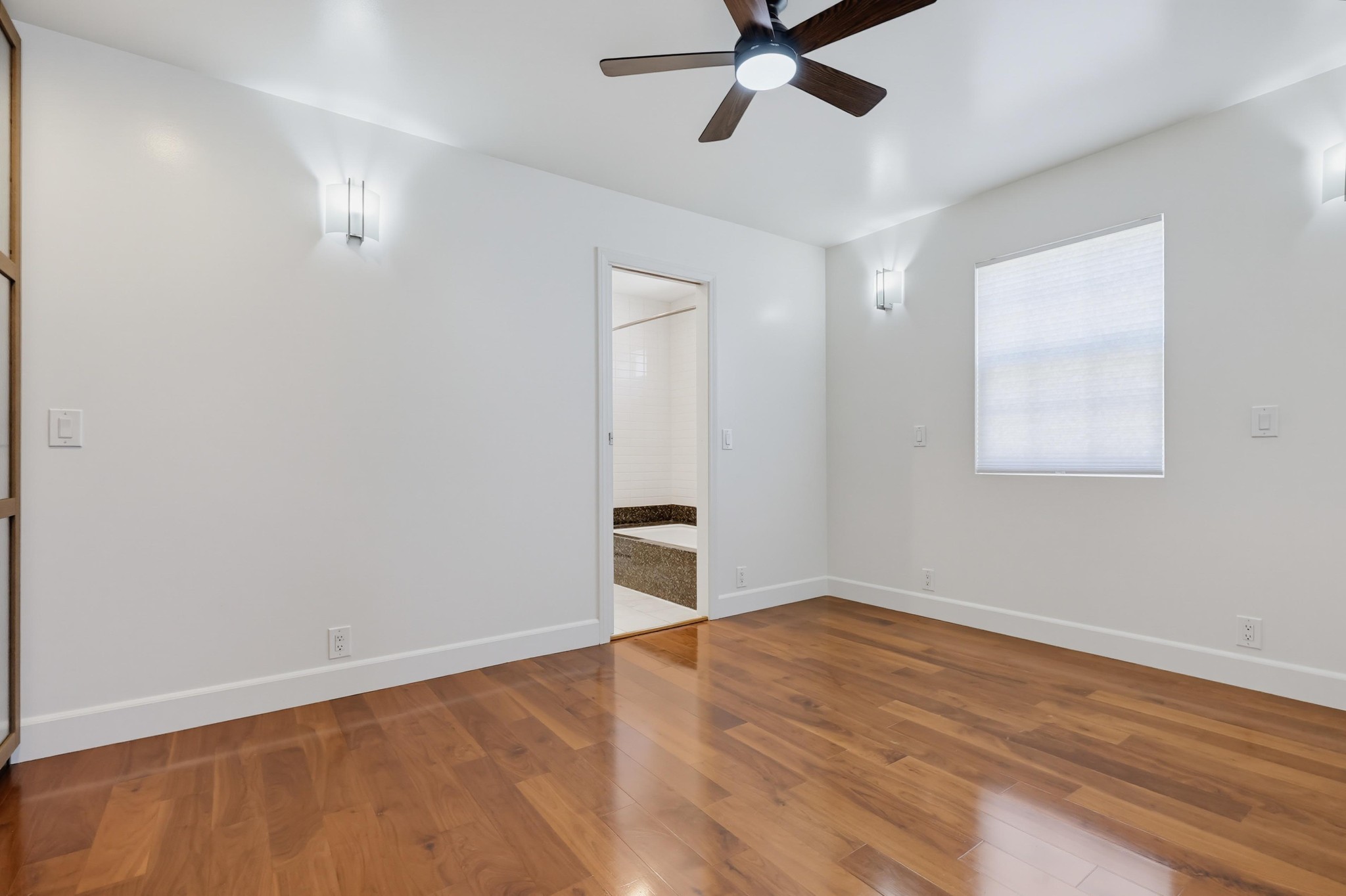Virtual tour photo 20 of 35 for 1470 Rosecrans St #2