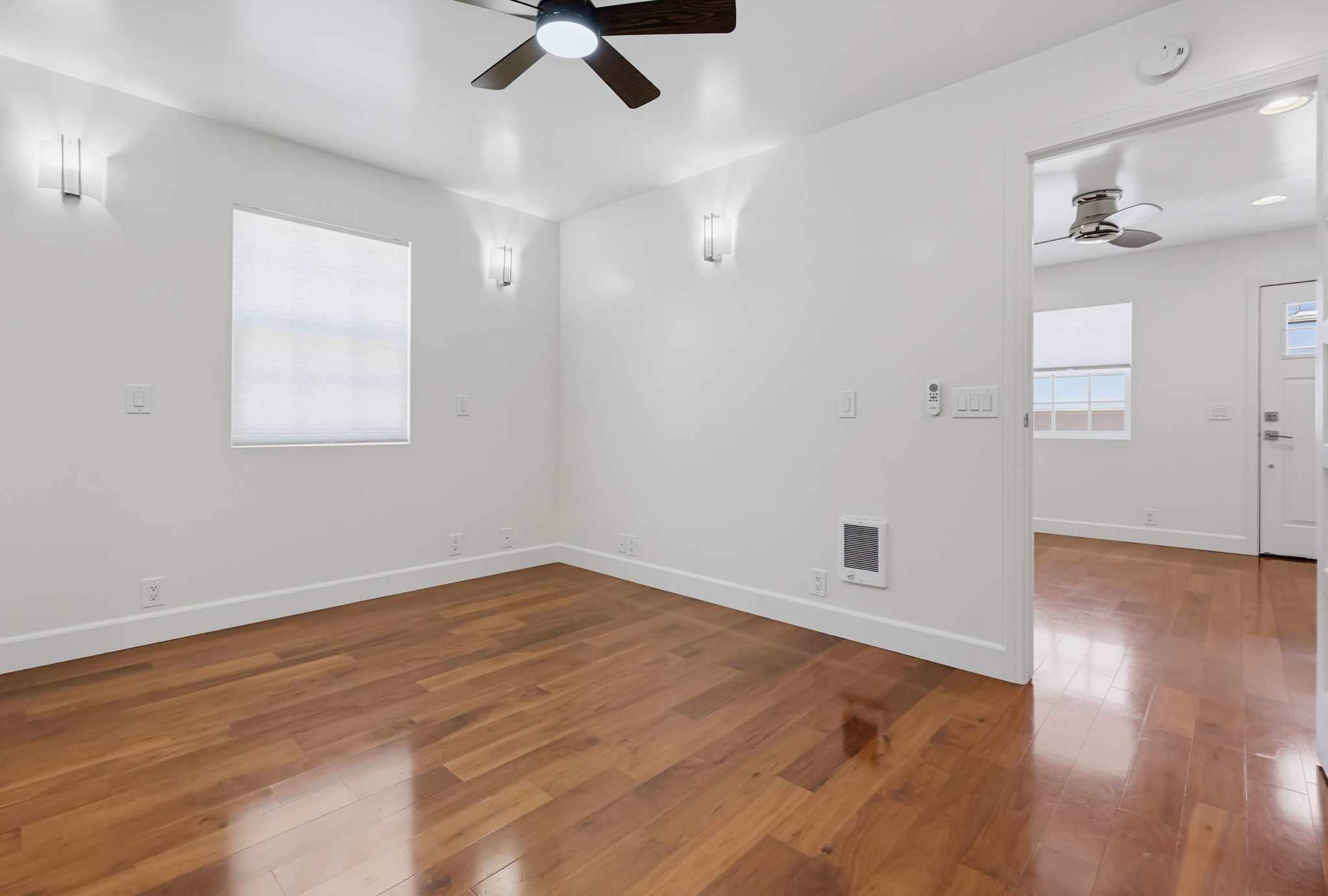 Virtual tour photo 22 of 35 for 1470 Rosecrans St #2
